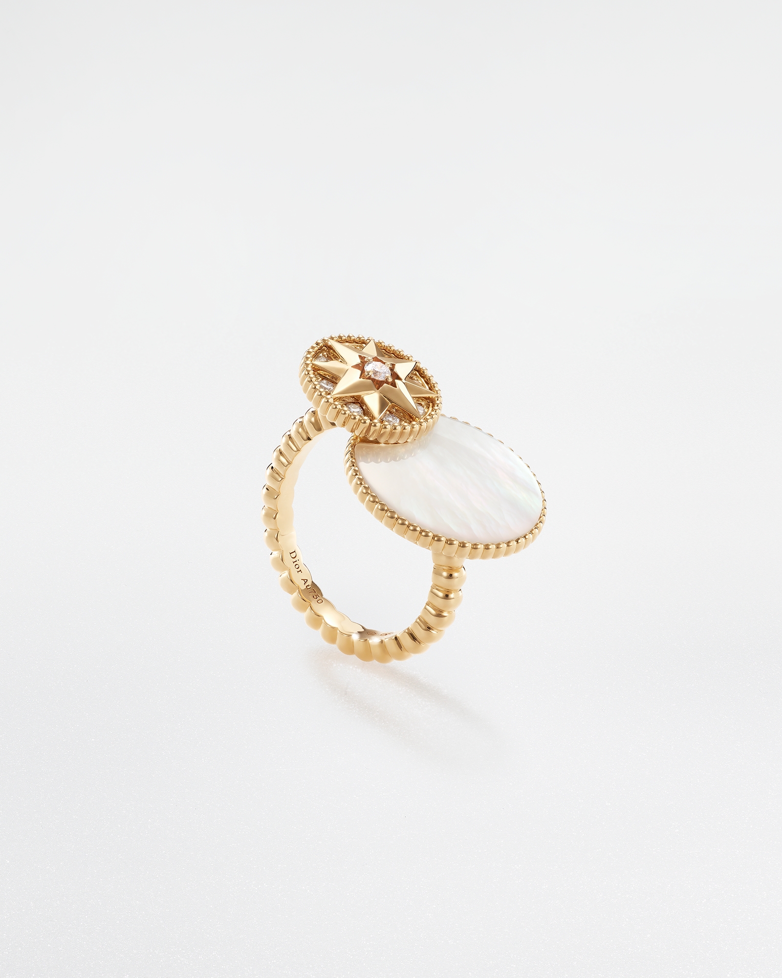 Rose des Vents Ring Yellow Gold, Diamonds and Mother-of-Pearl E02