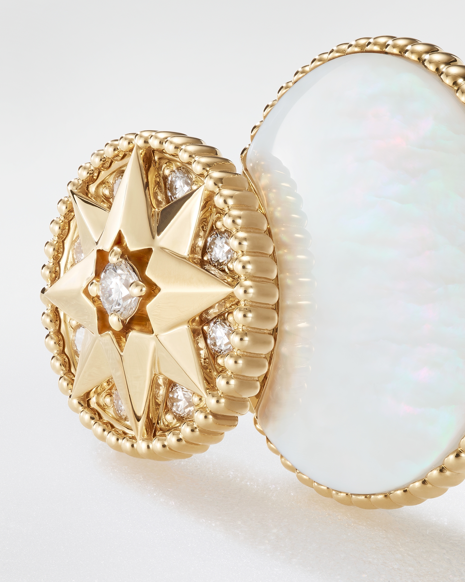 Rose des Vents Ring Yellow Gold, Diamonds and Mother-of-Pearl E03