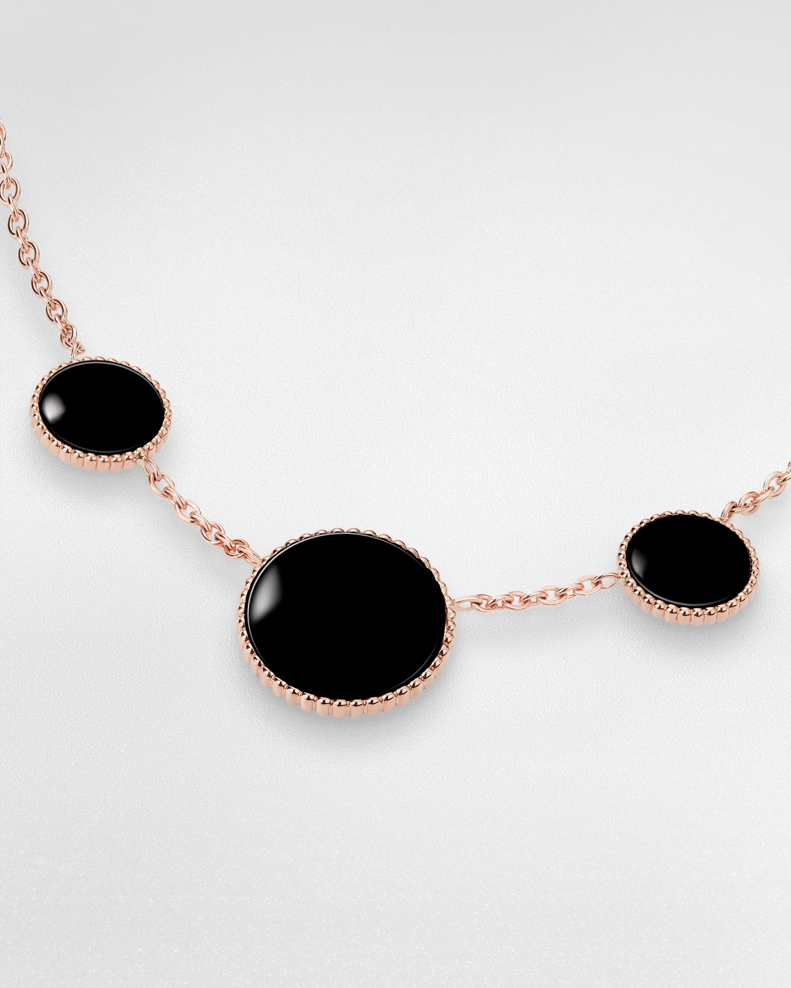 Rose des Vents Necklace Pink Gold, Diamonds and Onyx E03