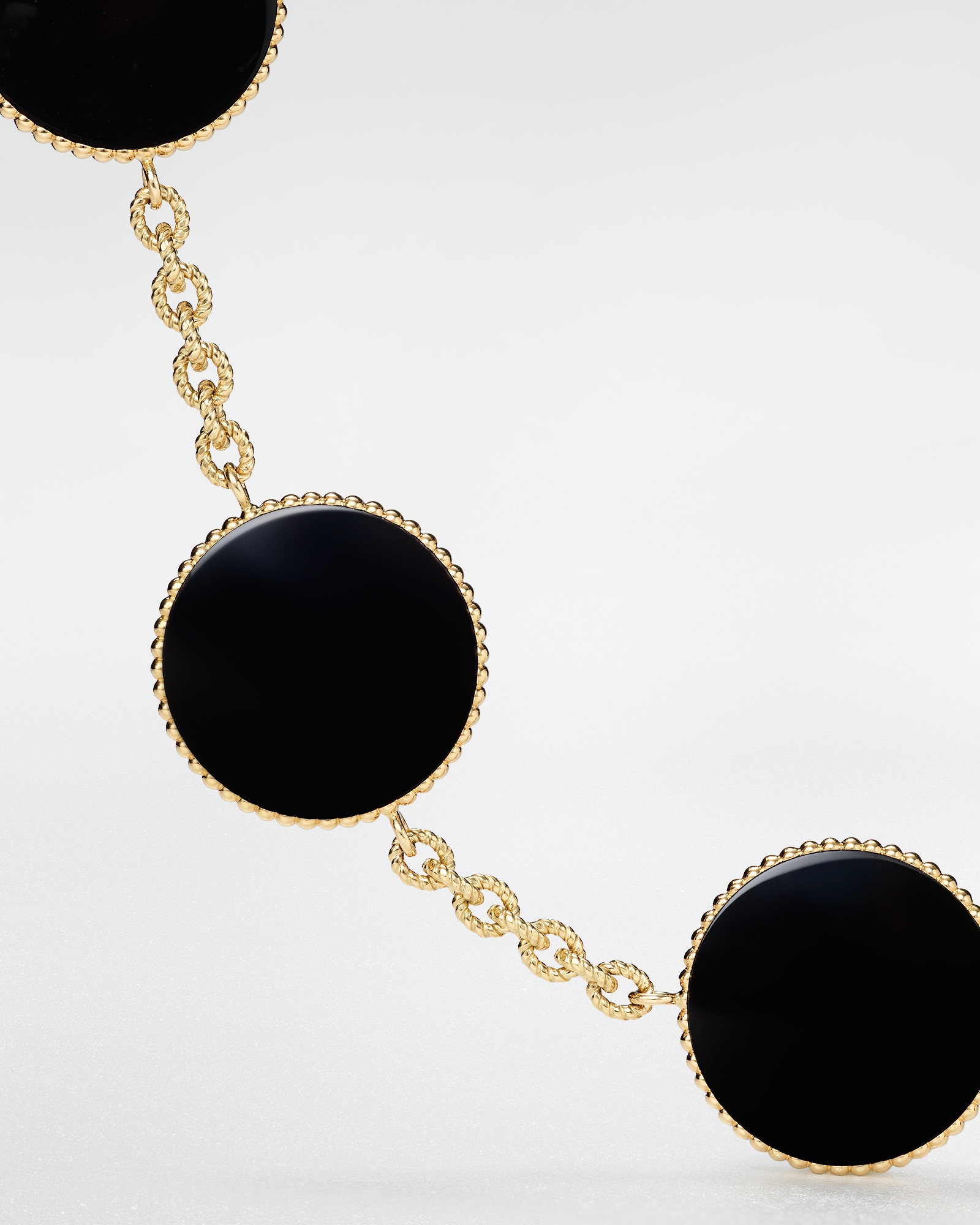 Bracelet Rose des Vents Or jaune, diamants et onyx E02