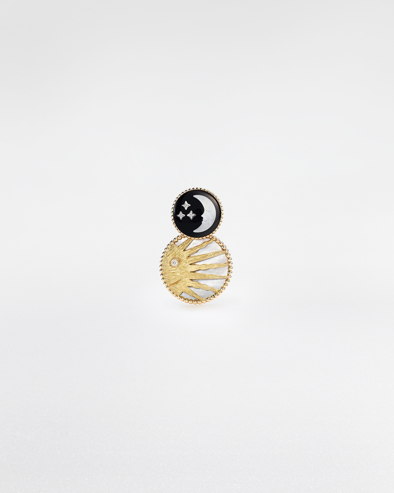 Rose Céleste 싱글 귀걸이 옐로우골드 & 플래티넘, 다이아몬드, 자개, 오닉스 E01