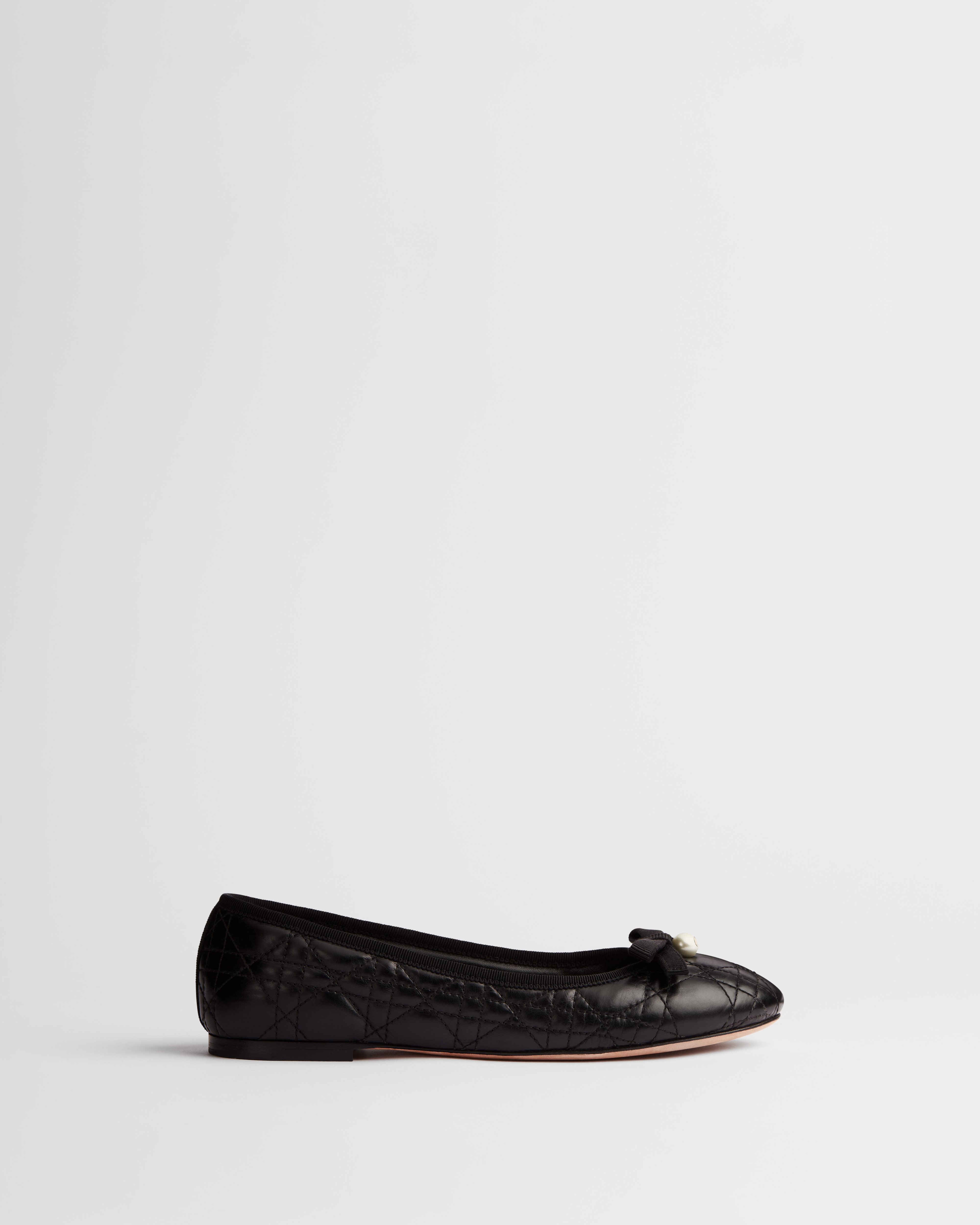 Ballerine Dior Ballet Cuir de veau matelassé à motif Cannage noir E02
