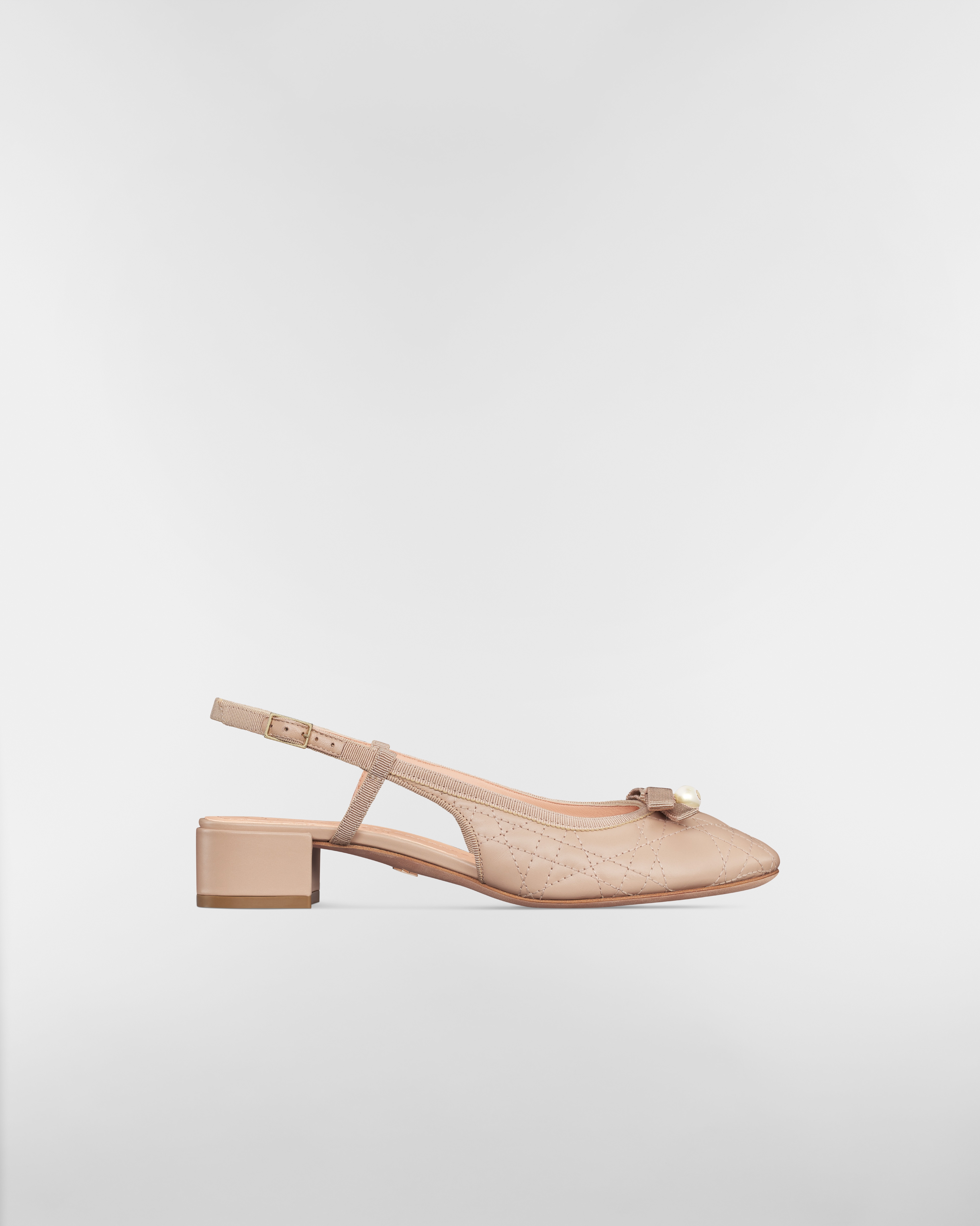 Dior Ballet-slingback pump Nude kalfsleer met doorgestikt Cannage-motief E02