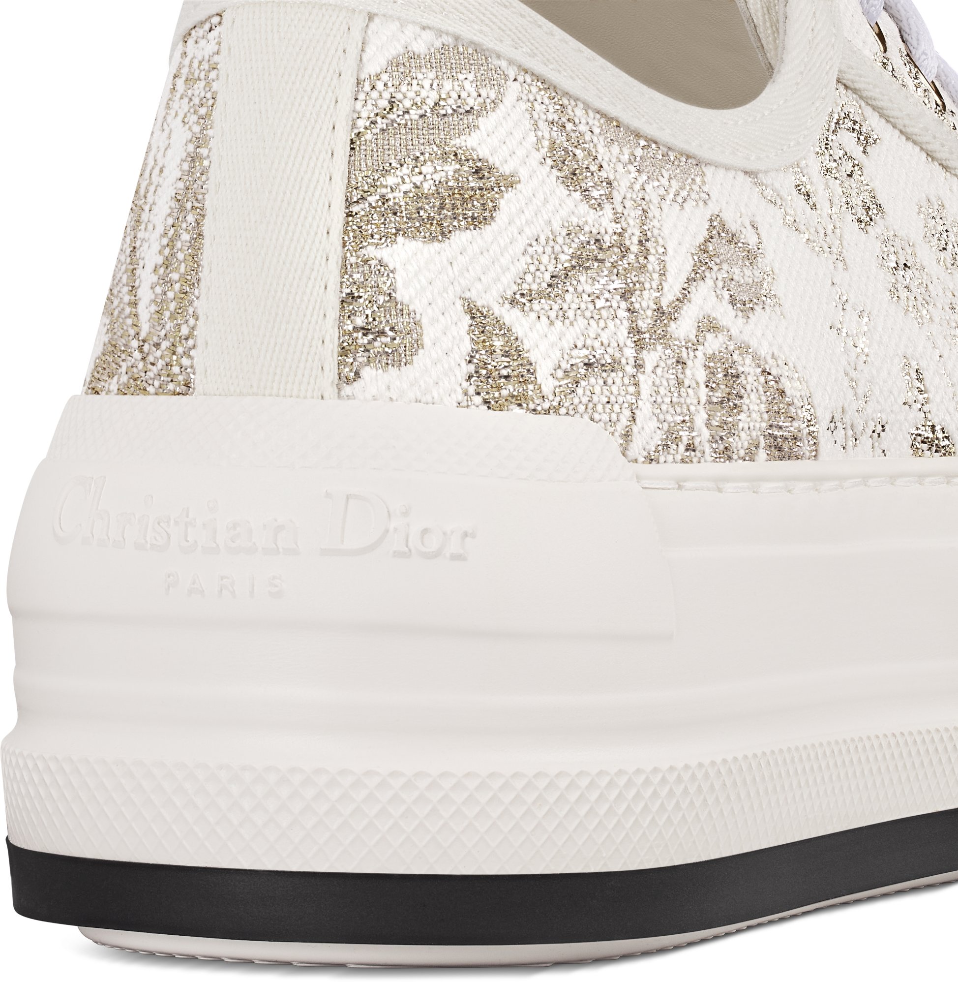 walk n dior sneakers outfit
