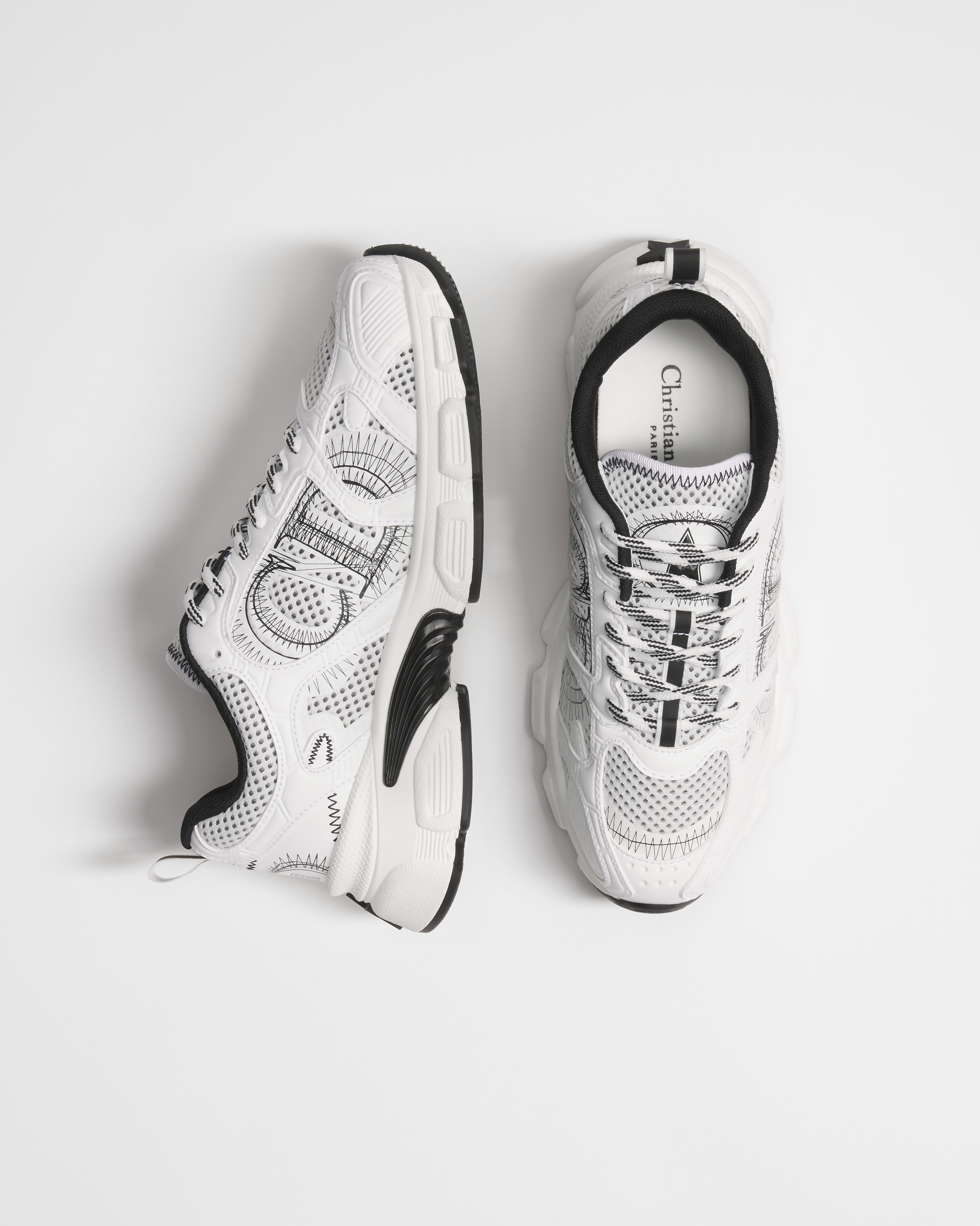 Sneaker Dior Chrono Malla con paneles efecto piel en blanco y negro E06