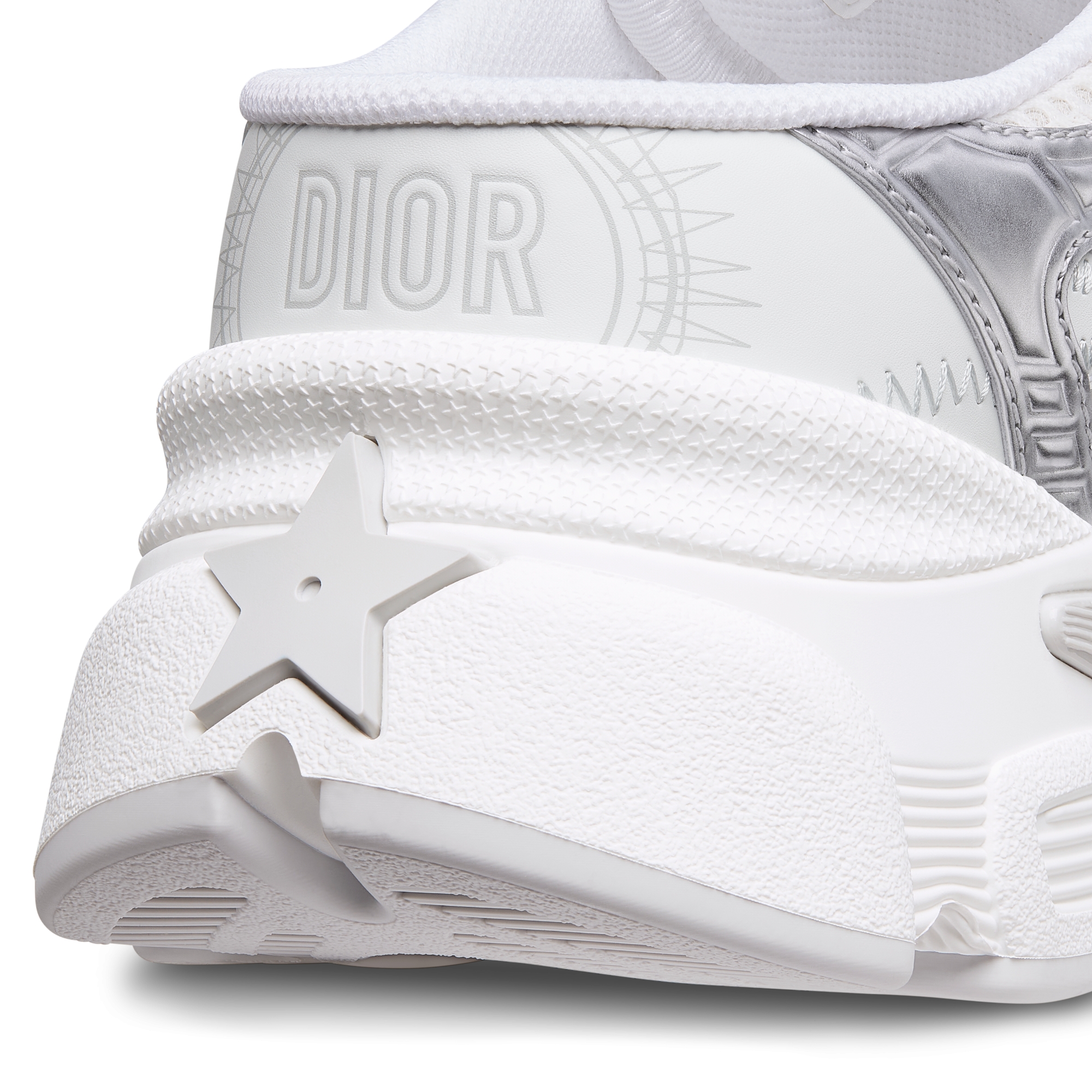 Dior Chrono 스니커즈 화이트 메시 & 실버 톤, 화이트 래미네이트 가죽-이펙트 패널 E09