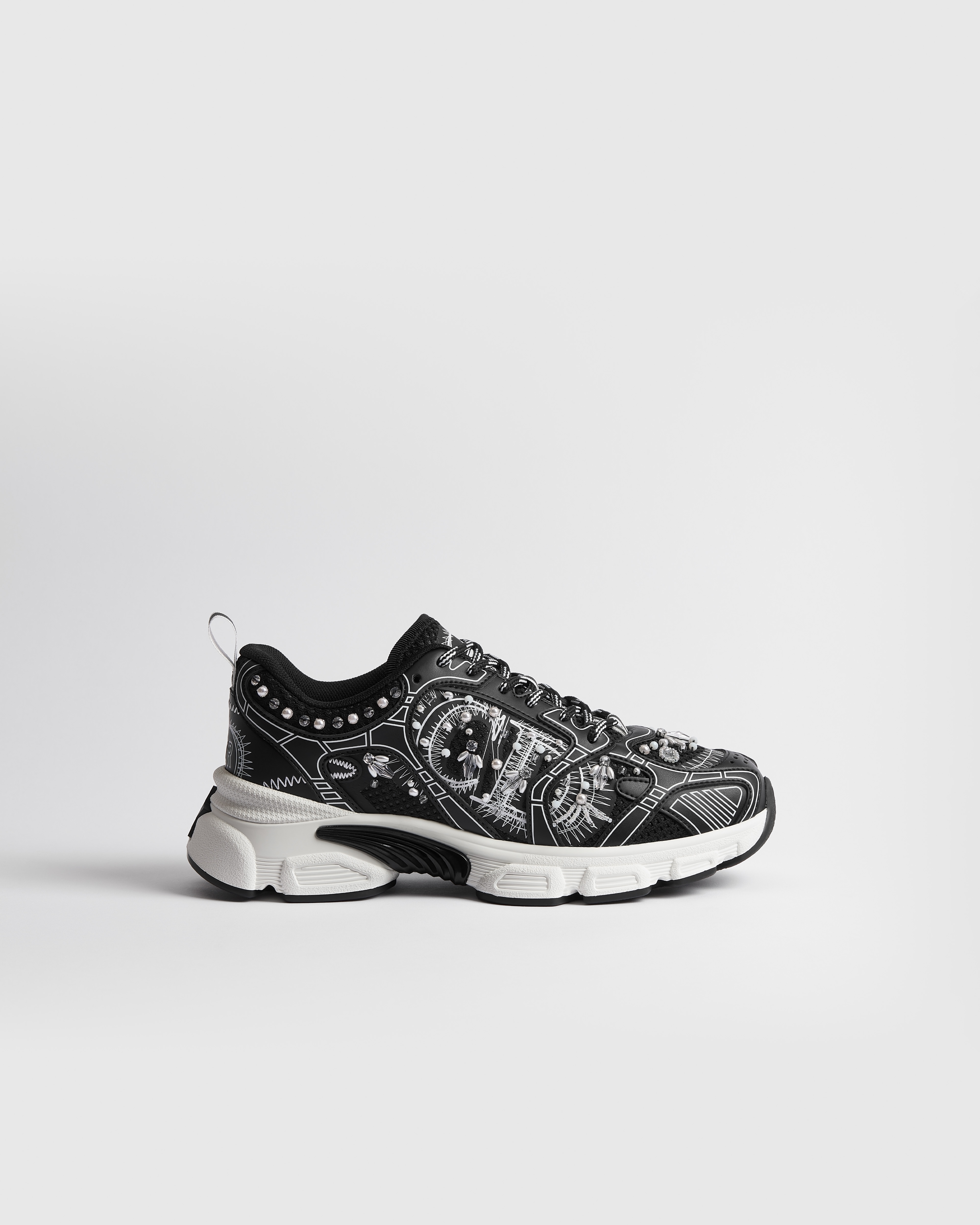 Sneaker Dior Chrono Mesh e inserti effetto pelle neri con perle in resina bianca e strass color argento E02