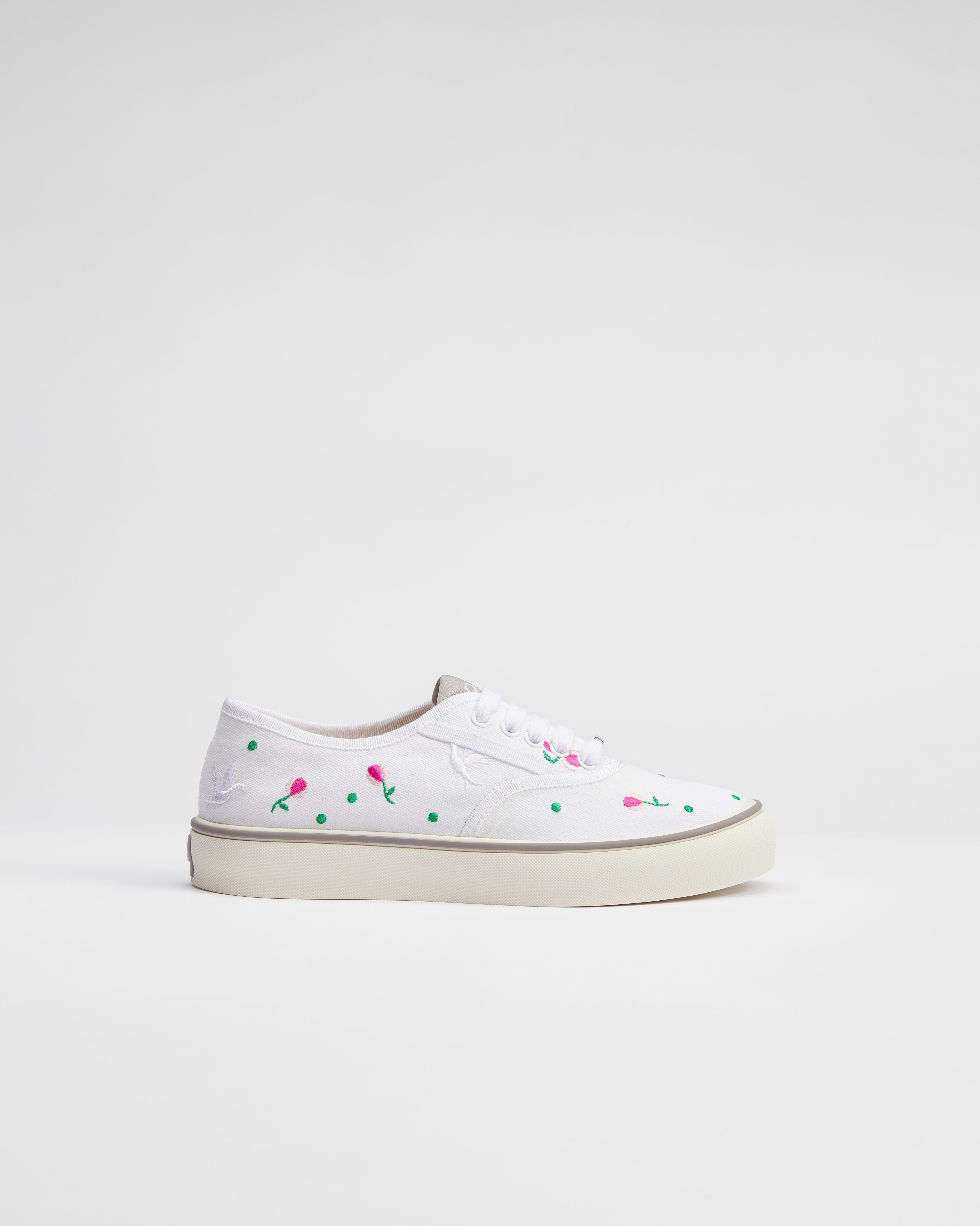 Dioramour Dior Saltwind Sneaker White Cotton Embroidered with Multicolor Doves & Roses Motif E02