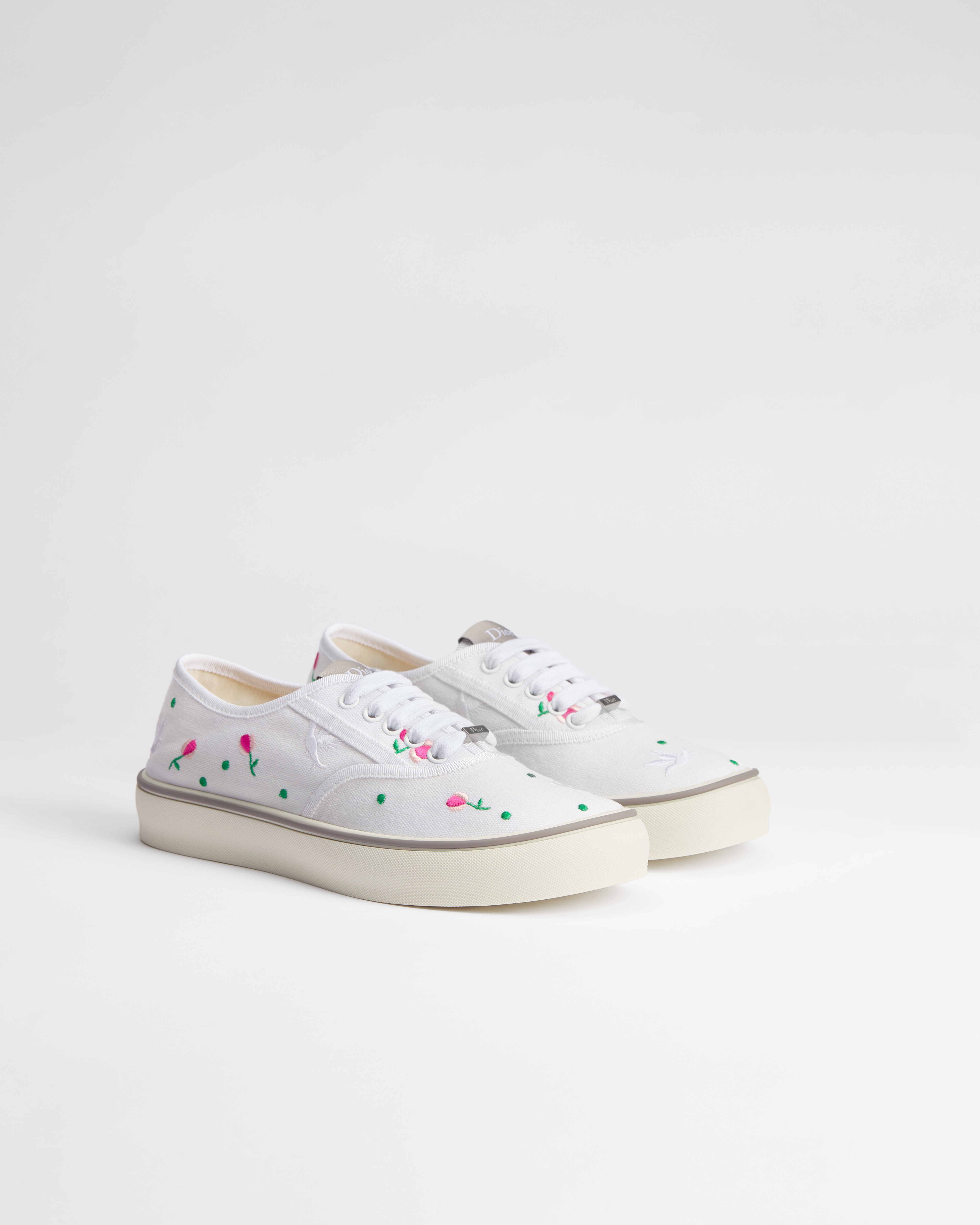 Dioramour Dior Saltwind Sneaker White Cotton Embroidered with Multicolor Doves & Roses Motif E03