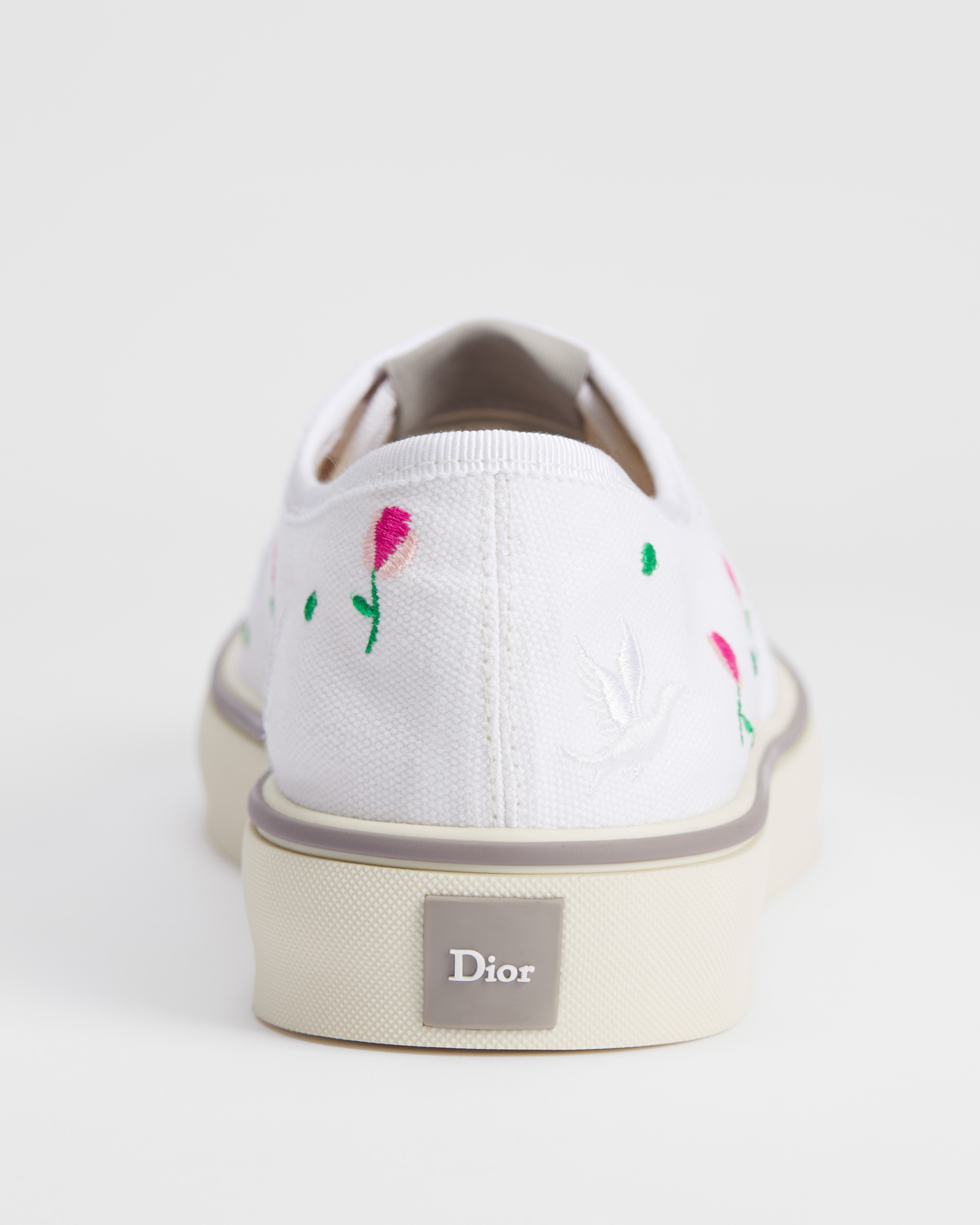 Sneaker Dioramour Dior Saltwind Algodón blanco bordado con el motivo Doves & Roses multicolor E10