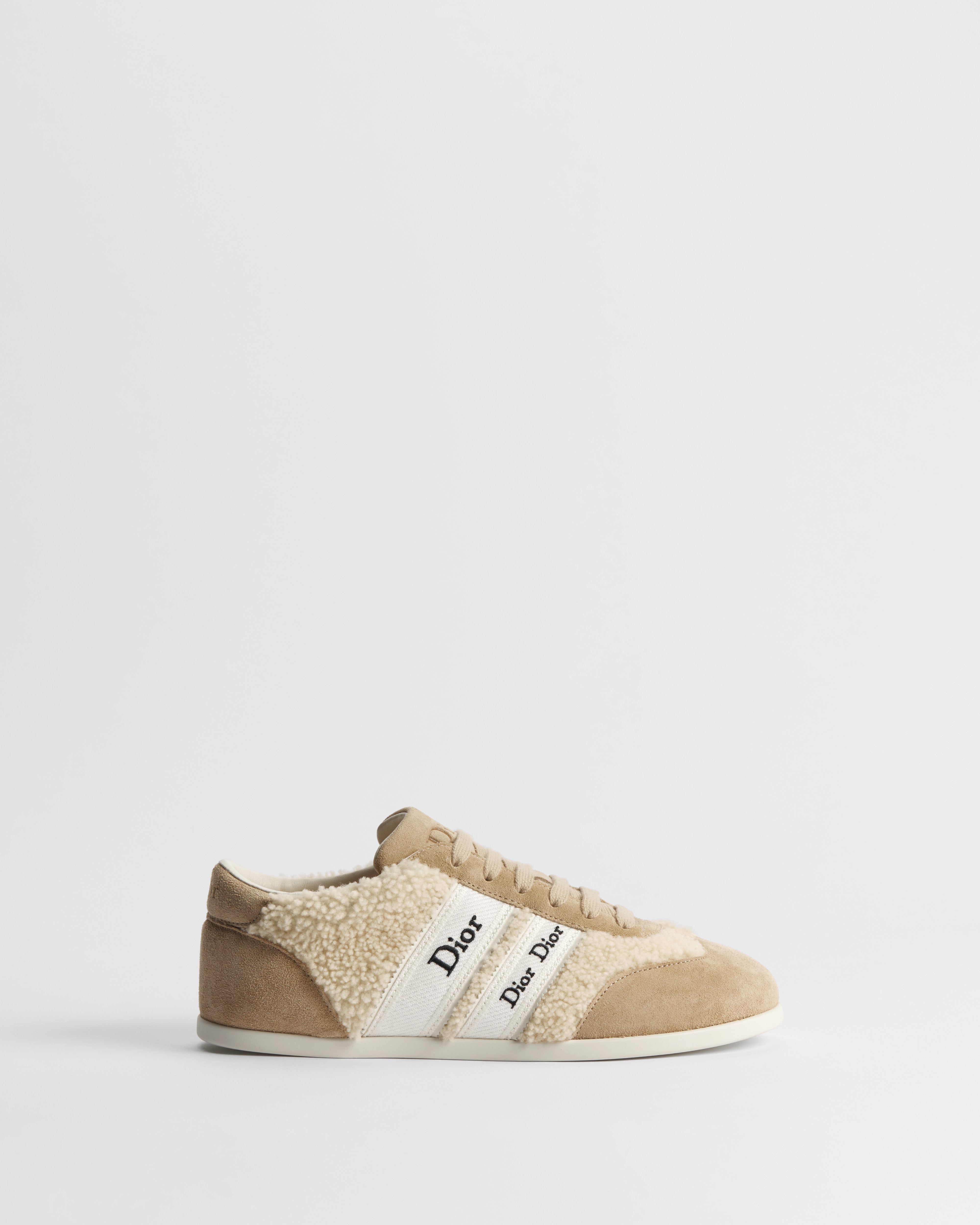 Sneaker DiorAlps Dior Ribbon Borreguillo de piel de oveja beige y ante de piel de becerro color natural E02