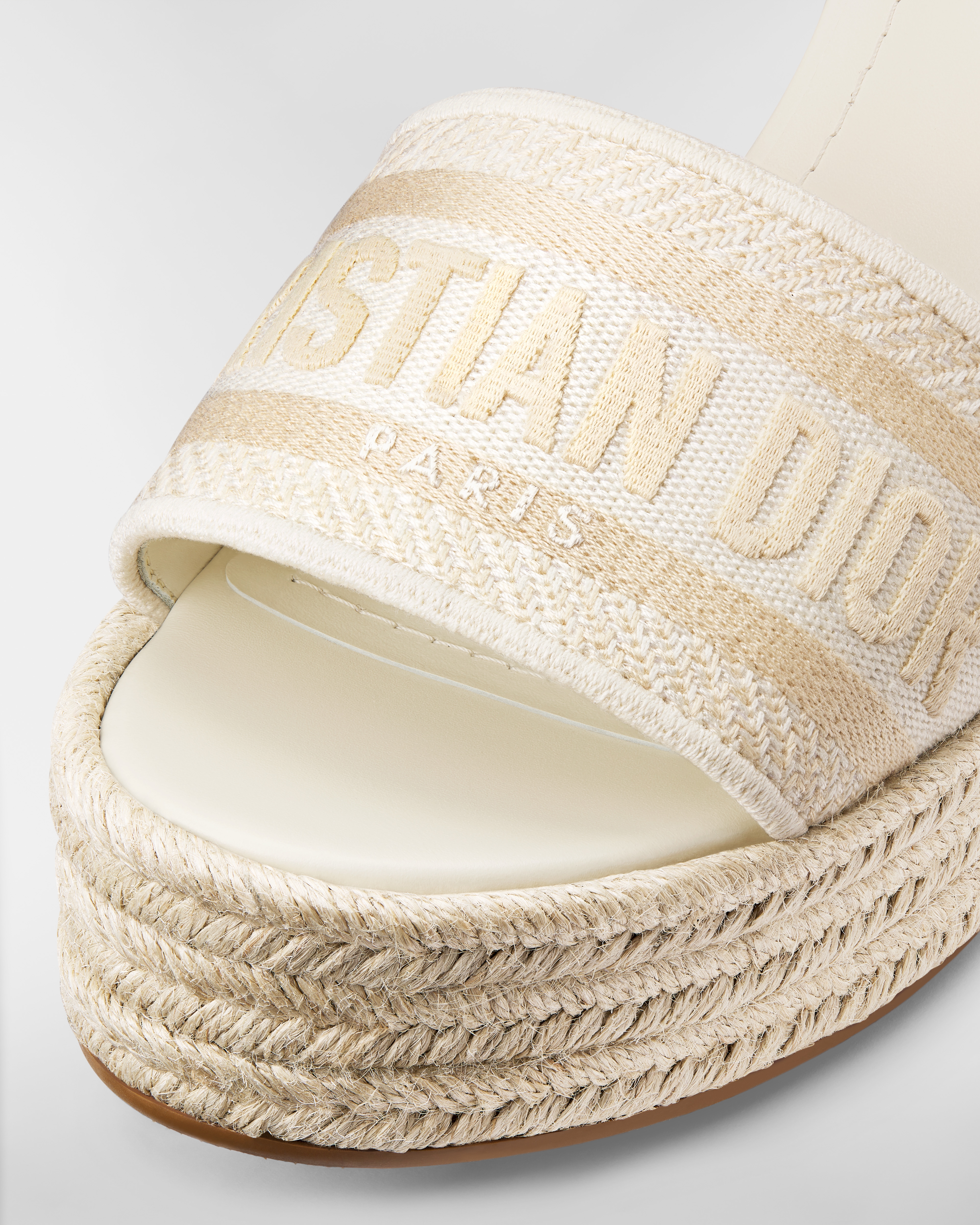 Christian Dior ホワイト ミュール C&Dロゴ Christian Dior ホワイト ミュール C&Dロゴ Treasures of NYC - Dior