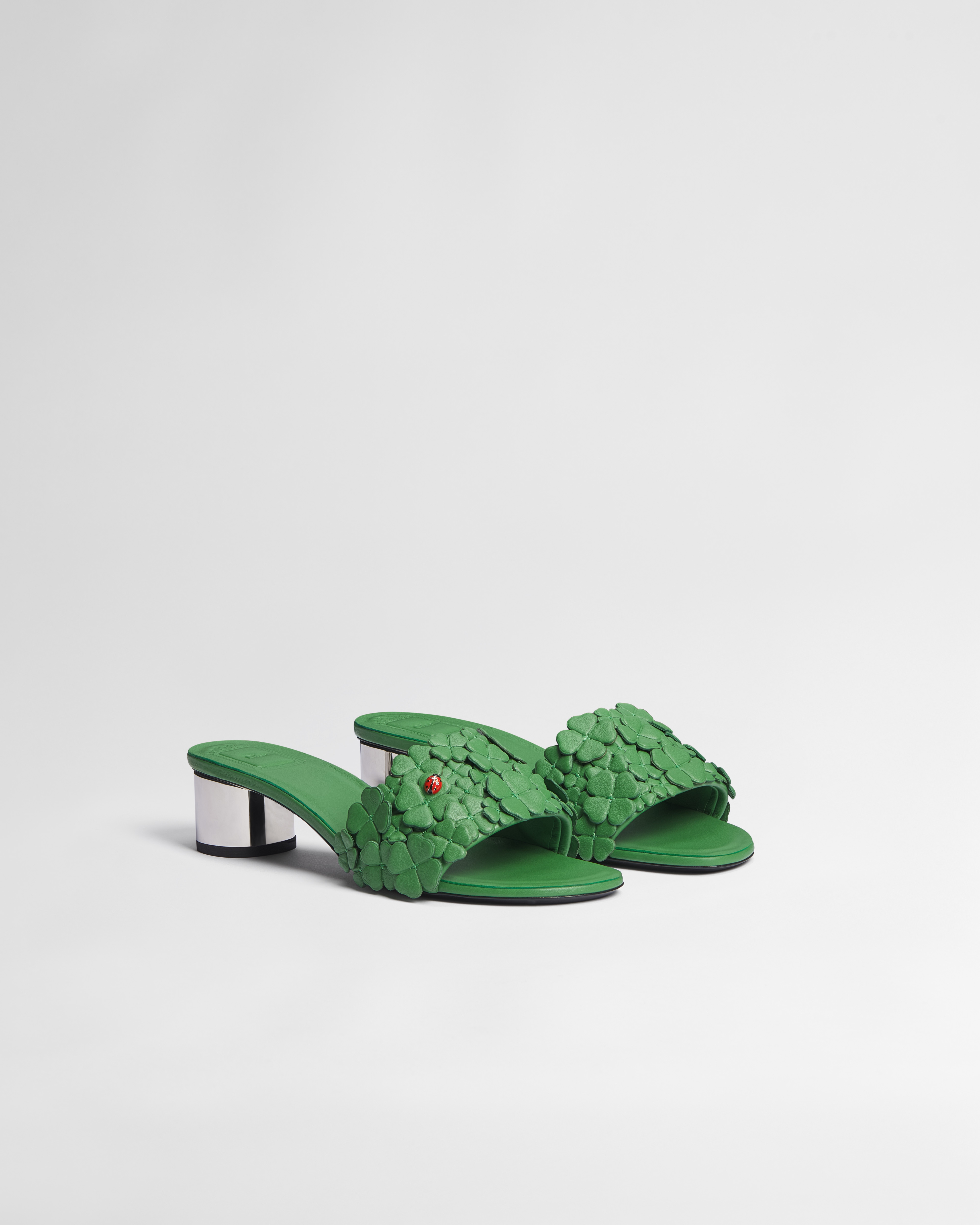 Mule à talon Dior Bloom Cuir d'agneau brodé du motif Dior Clover vert E03