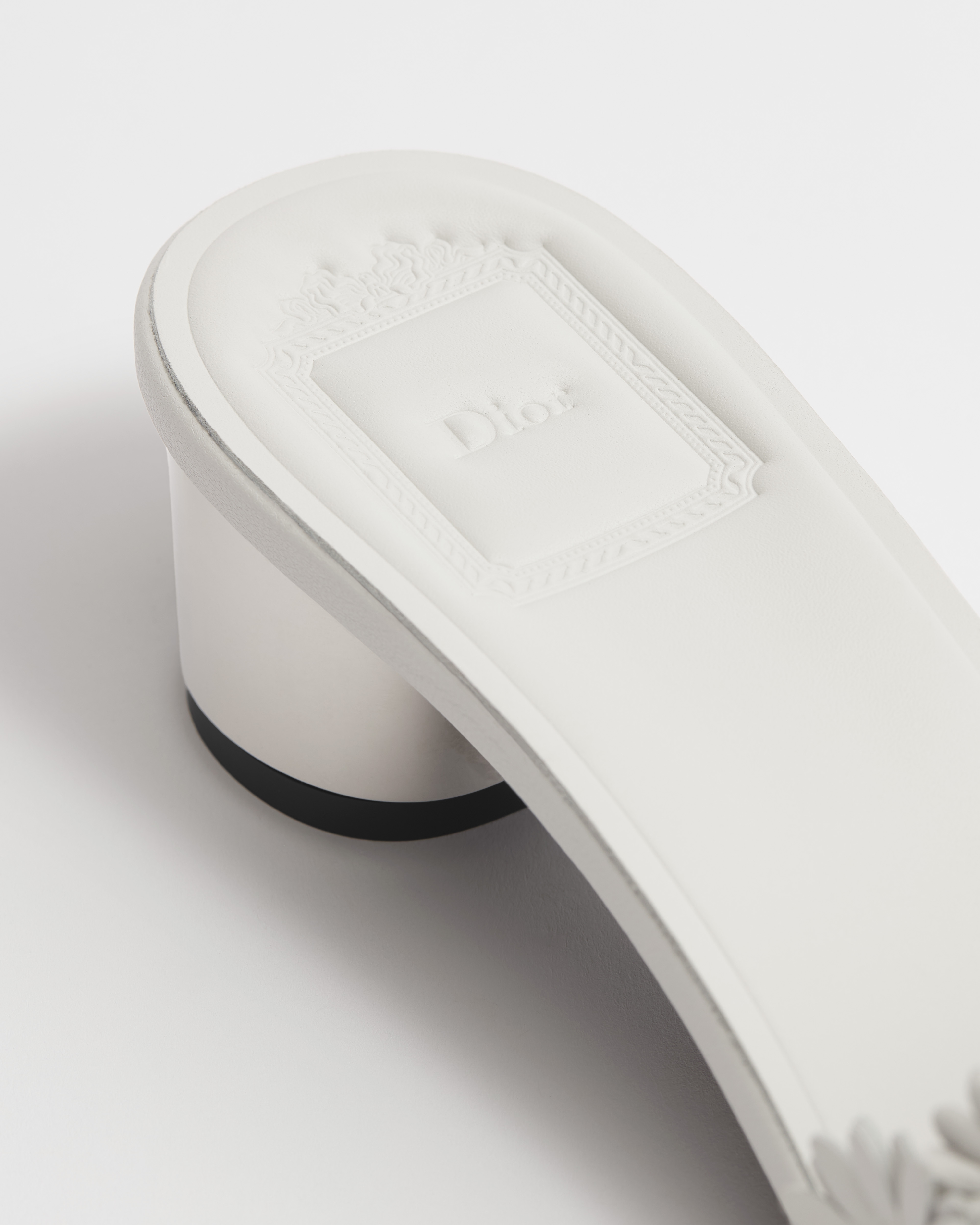 Dior Bloom Heeled Slide White Dior Daisy Embroidered Lambskin E09