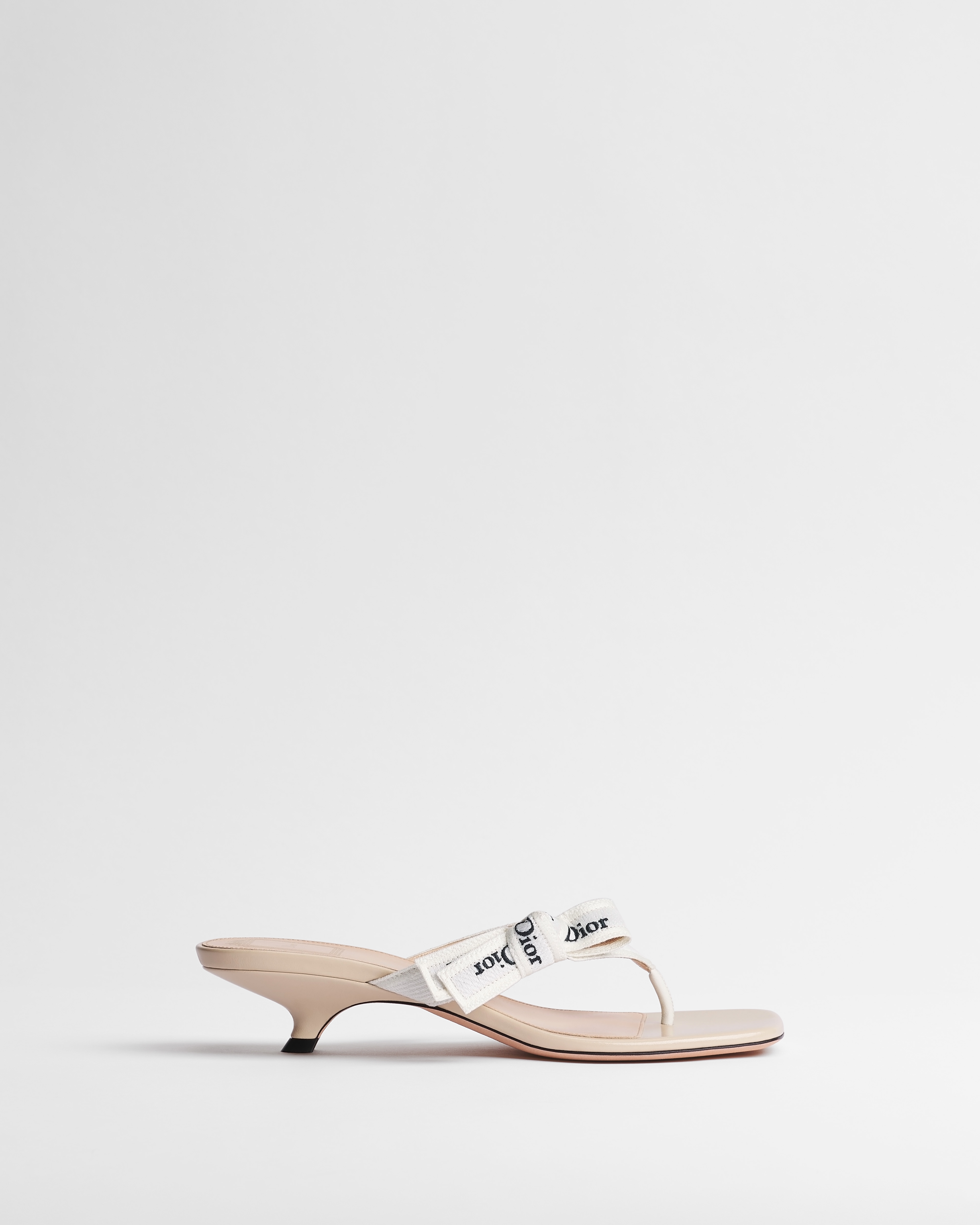 J'Adior Heeled Thong Sandal White Embroidered Cotton and Trench Lambskin E02
