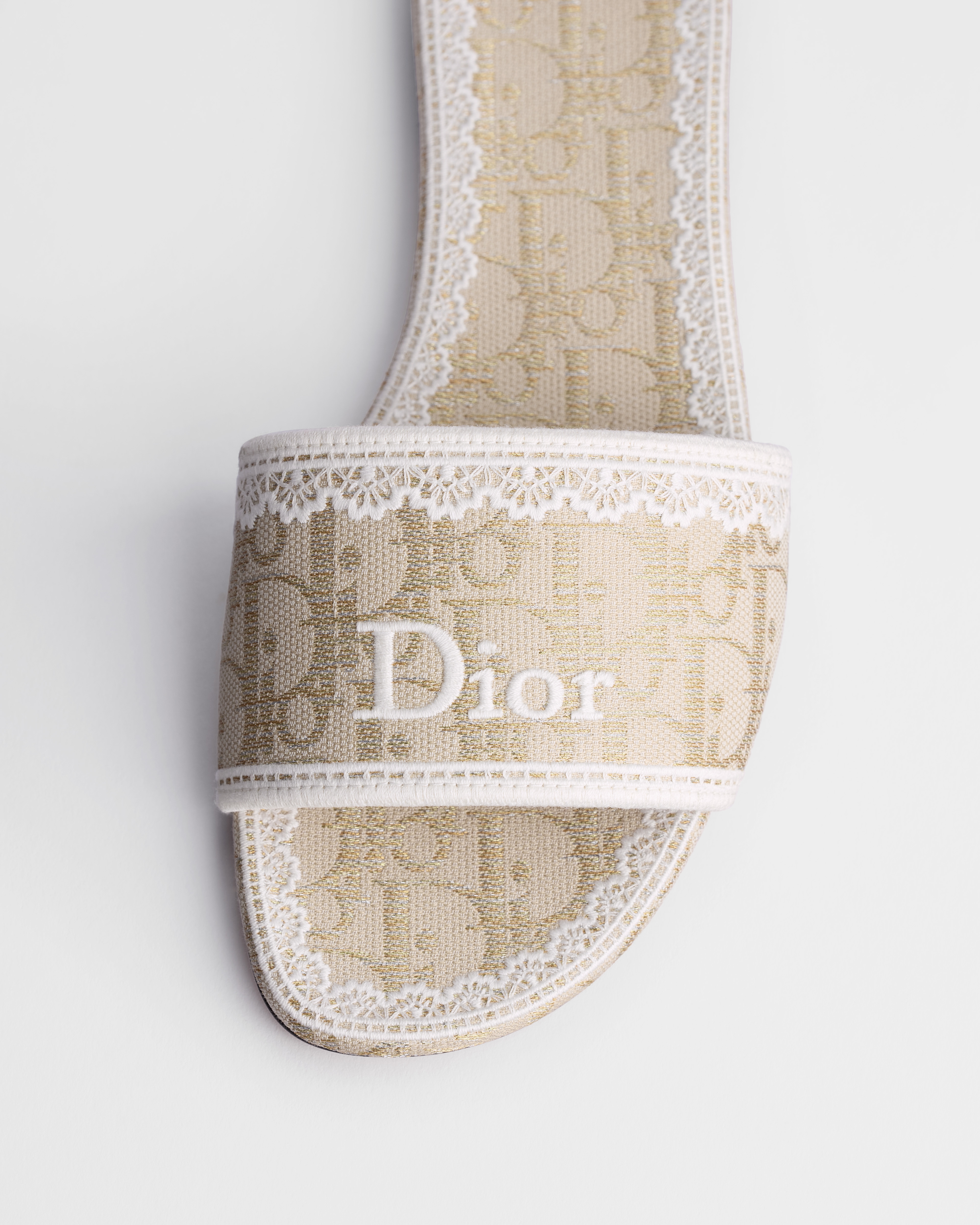 Dior Dentelle Slide Dior Oblique Embroidered Cotton with Gold-Tone Metallic Thread and White Lace E10