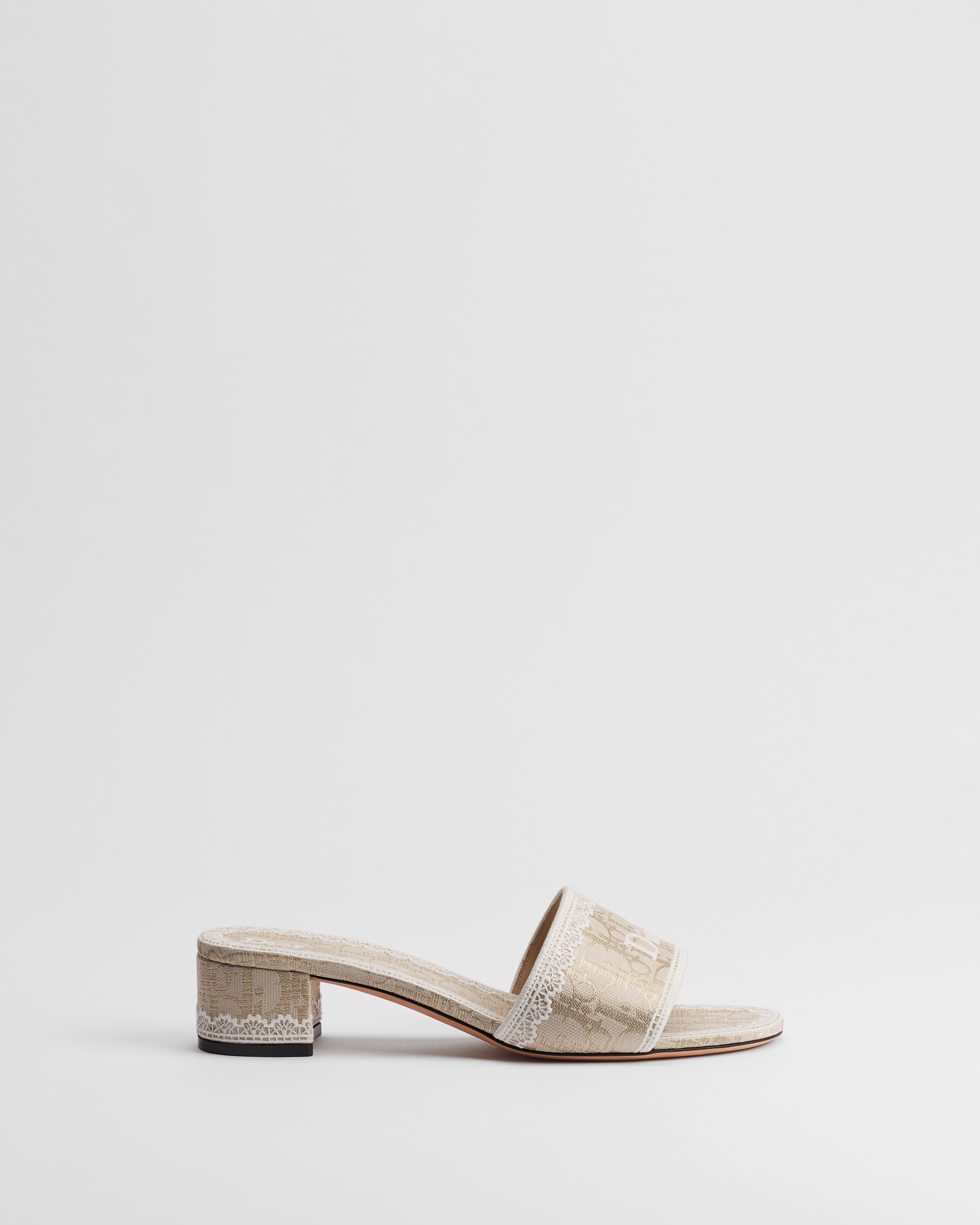 Dior Dentelle Heeled Slide Dior Oblique Embroidered Cotton with Gold-Tone Metallic Thread and White Lace E02
