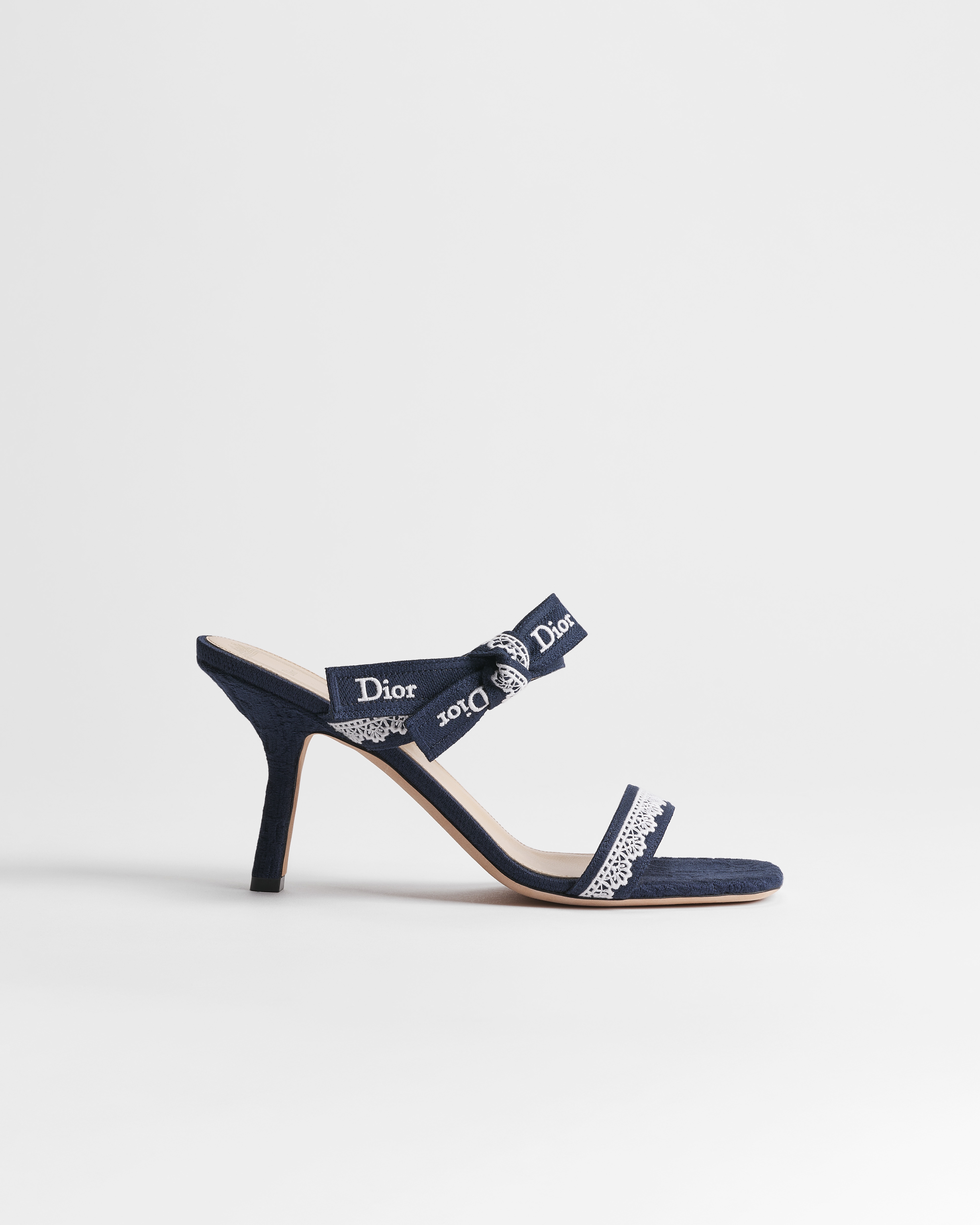 Sandalo con tacco e cinturini J'Adior Cotone ricamato Dior Oblique blu e pizzo bianco E02