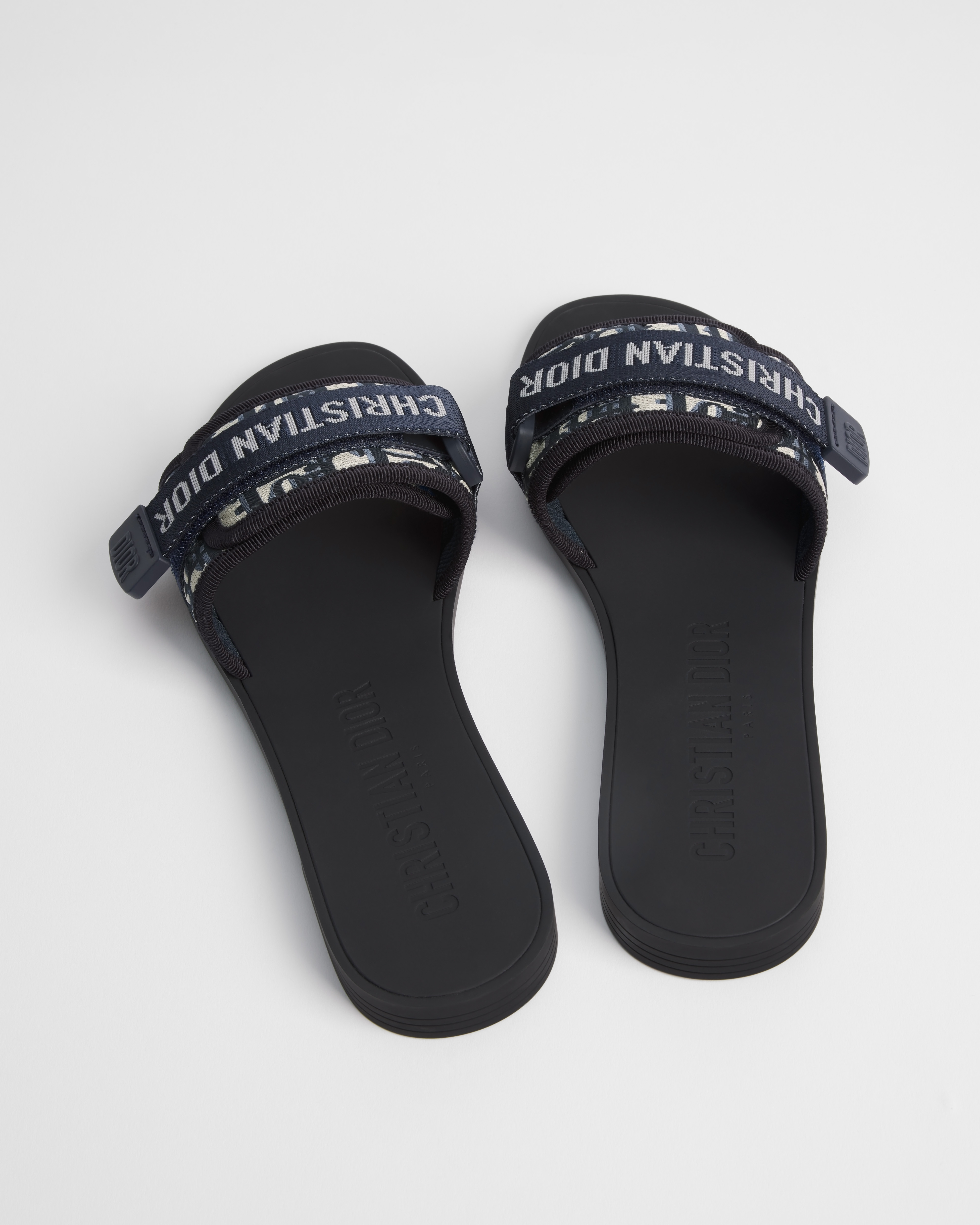 Dio(r)evolution Slide Shiny Technical Fabric with Deep Blue Dior Oblique Print E09