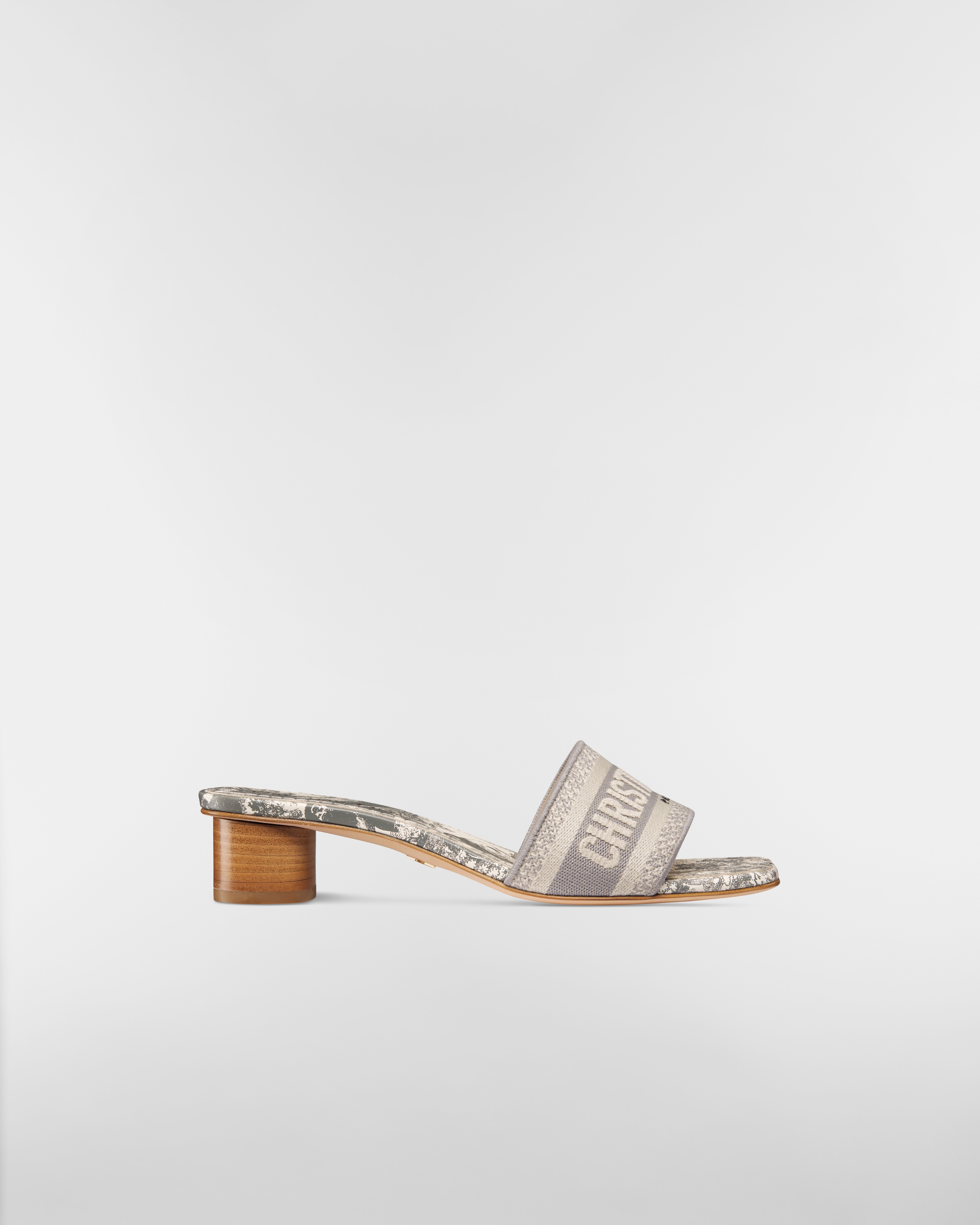 Dway-muiltje met hak Grijs geborduurd katoen en Toile de Jouy Sauvage-motief E02