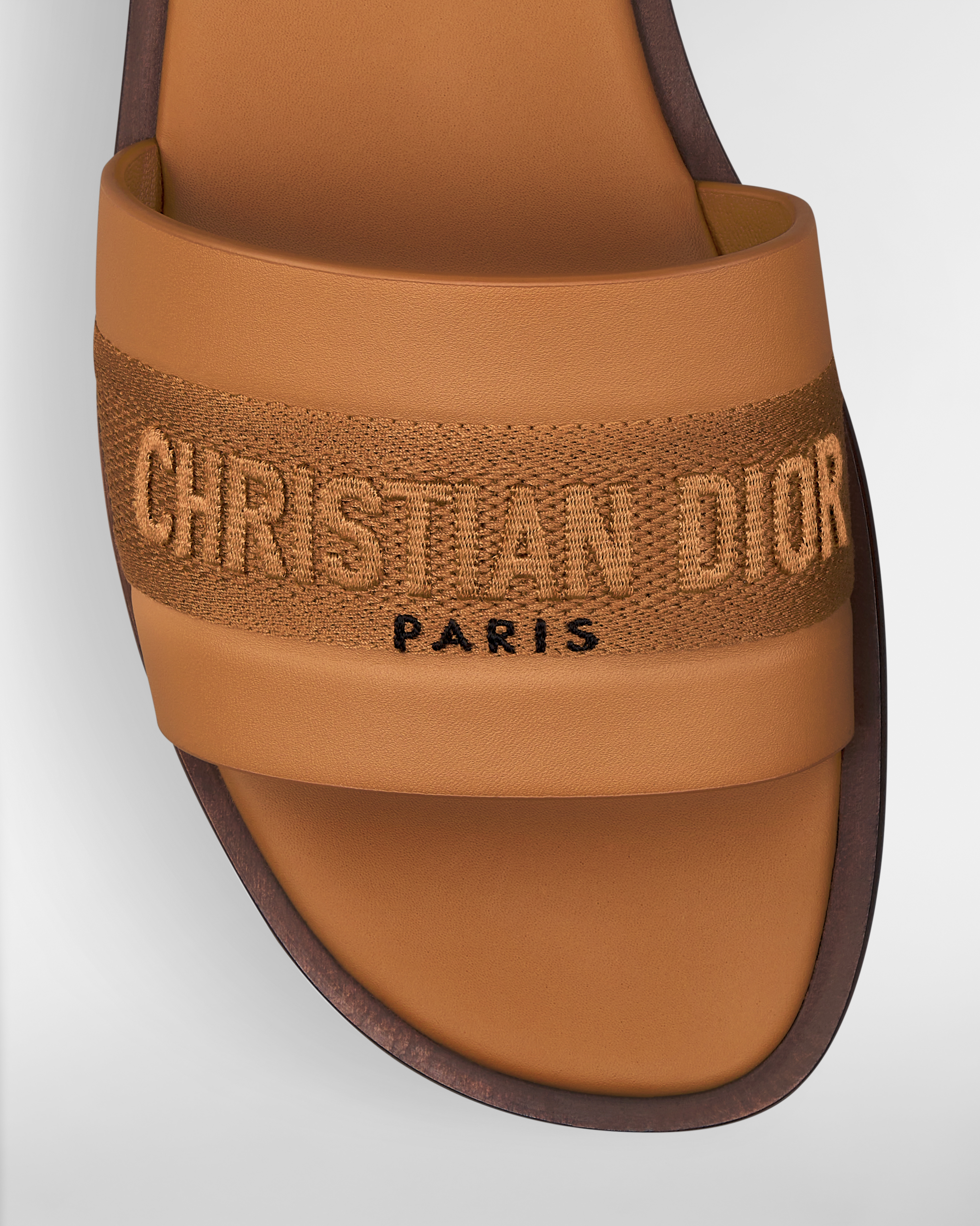 Dway Slide Kalbsleder und bestickte Baumwolle in Kamelbraun E09