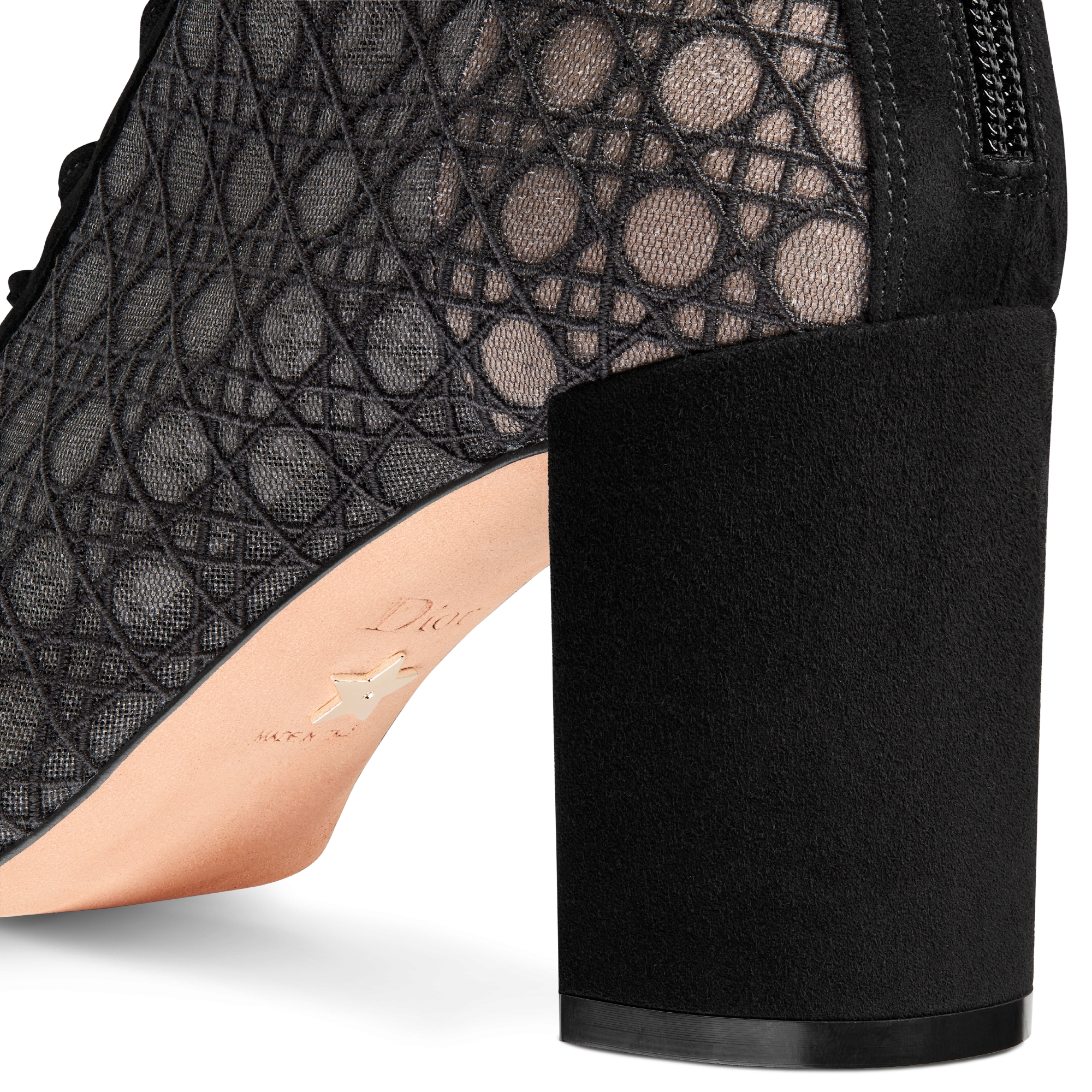 Stivaletto con tacco Naughtily-D Mesh trasparente ricamato con motivo Cannage nero e pelle di capra scamosciata E09