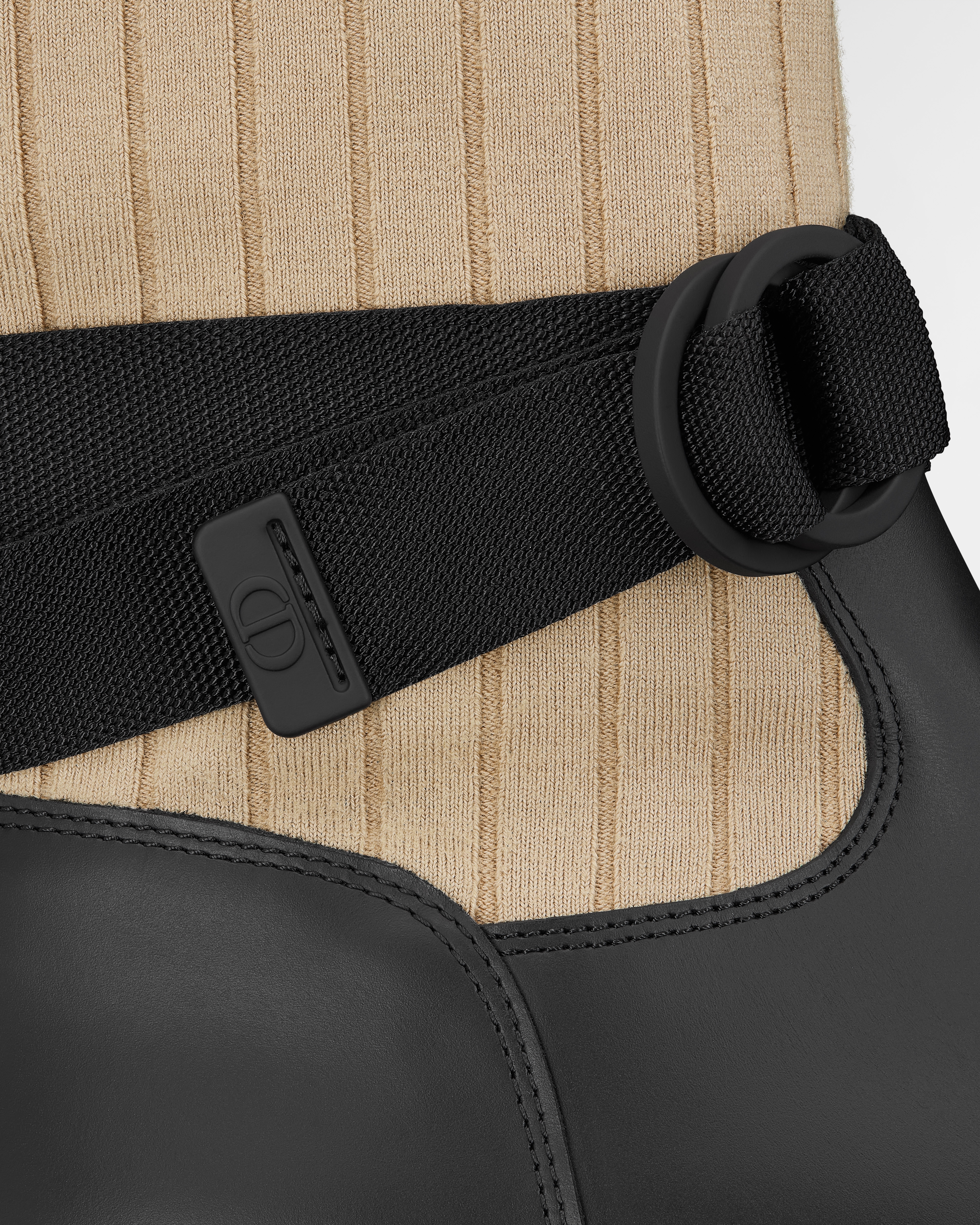 Botín D-Major Piel de becerro negra con punto técnico beige y negro E09