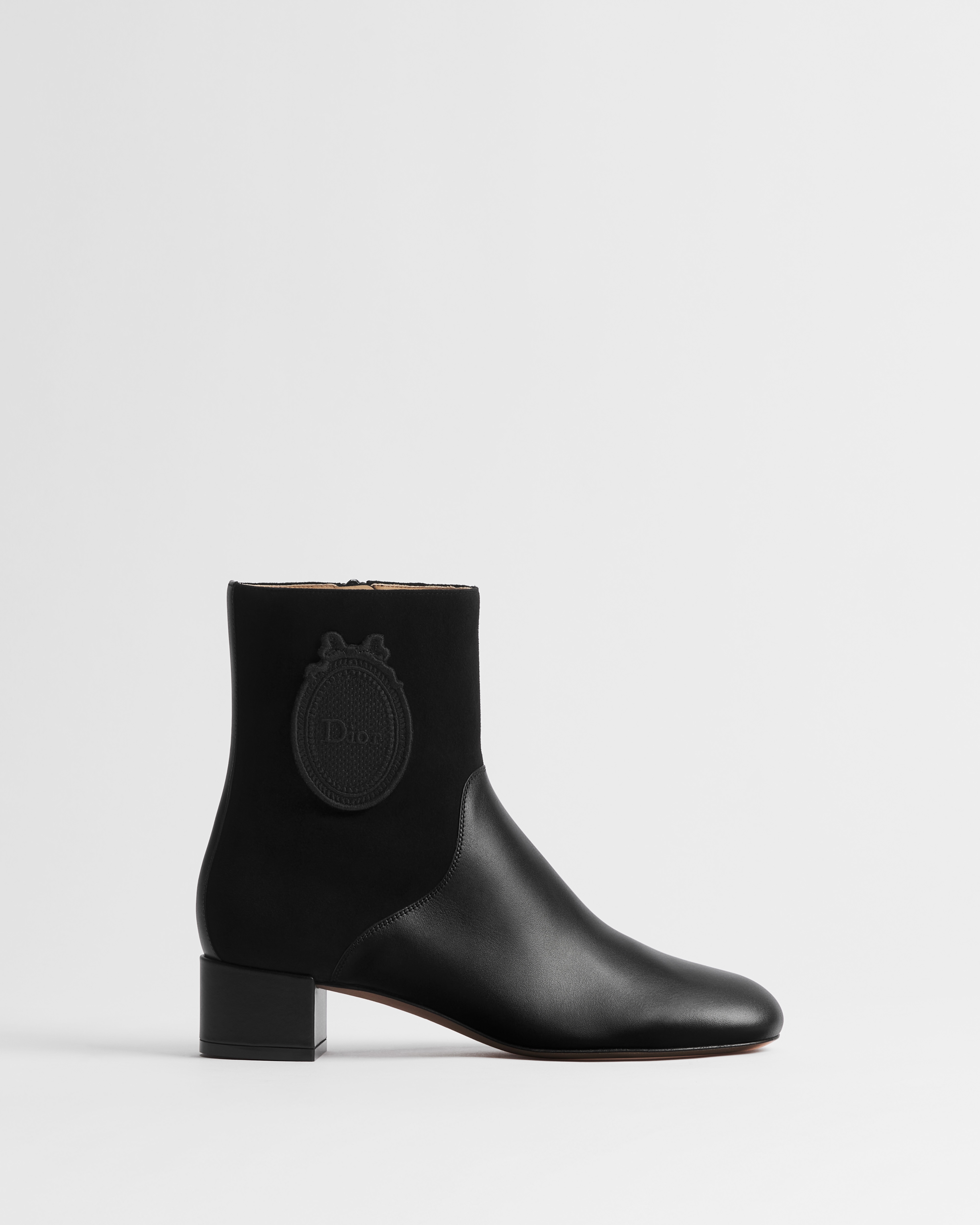 Dior Médaillon Heeled Ankle Boot Black Calfskin and Suede Goatskin E02