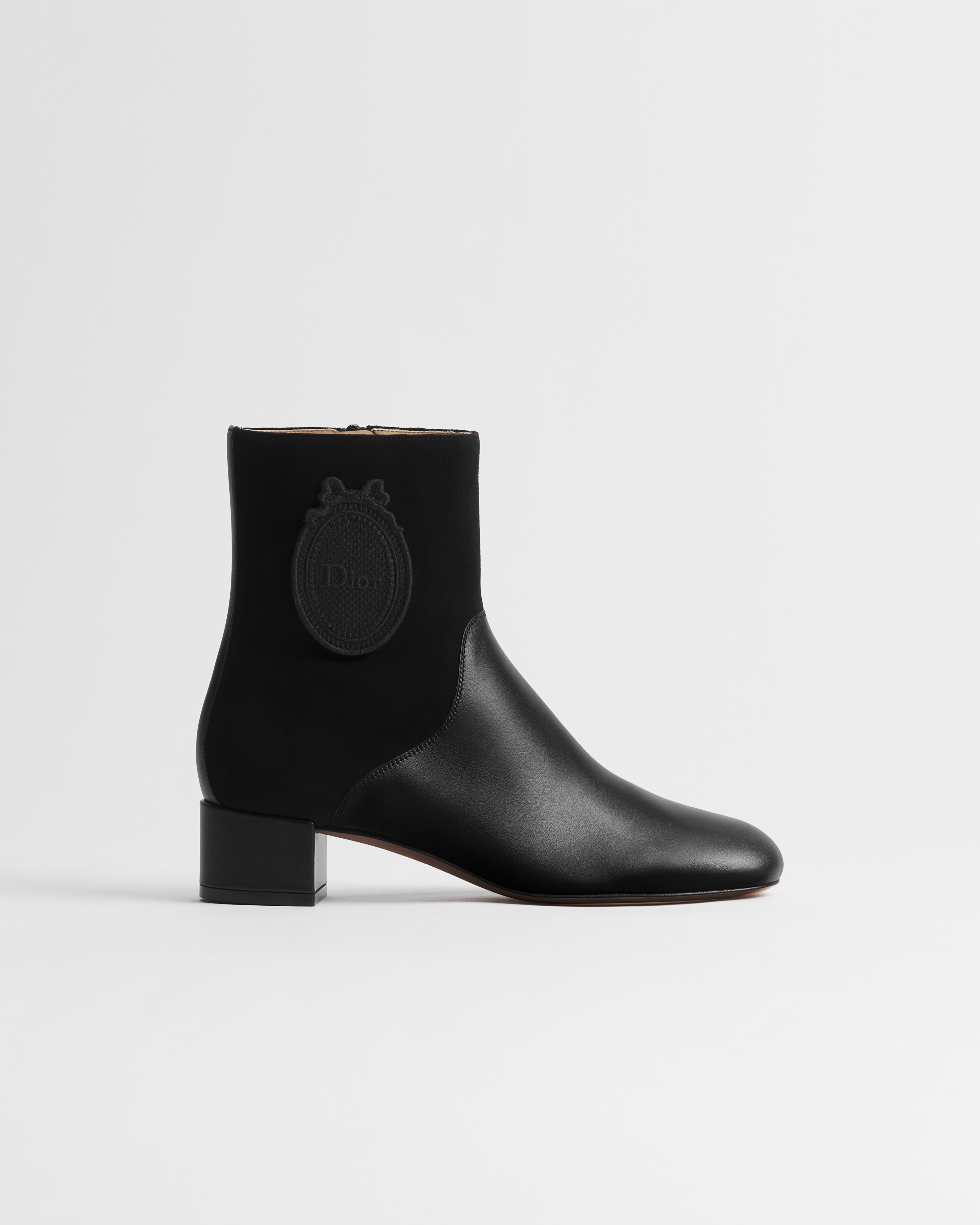 Dior Médaillon Heeled Ankle Boot Black Calfskin and Suede Goatskin E02