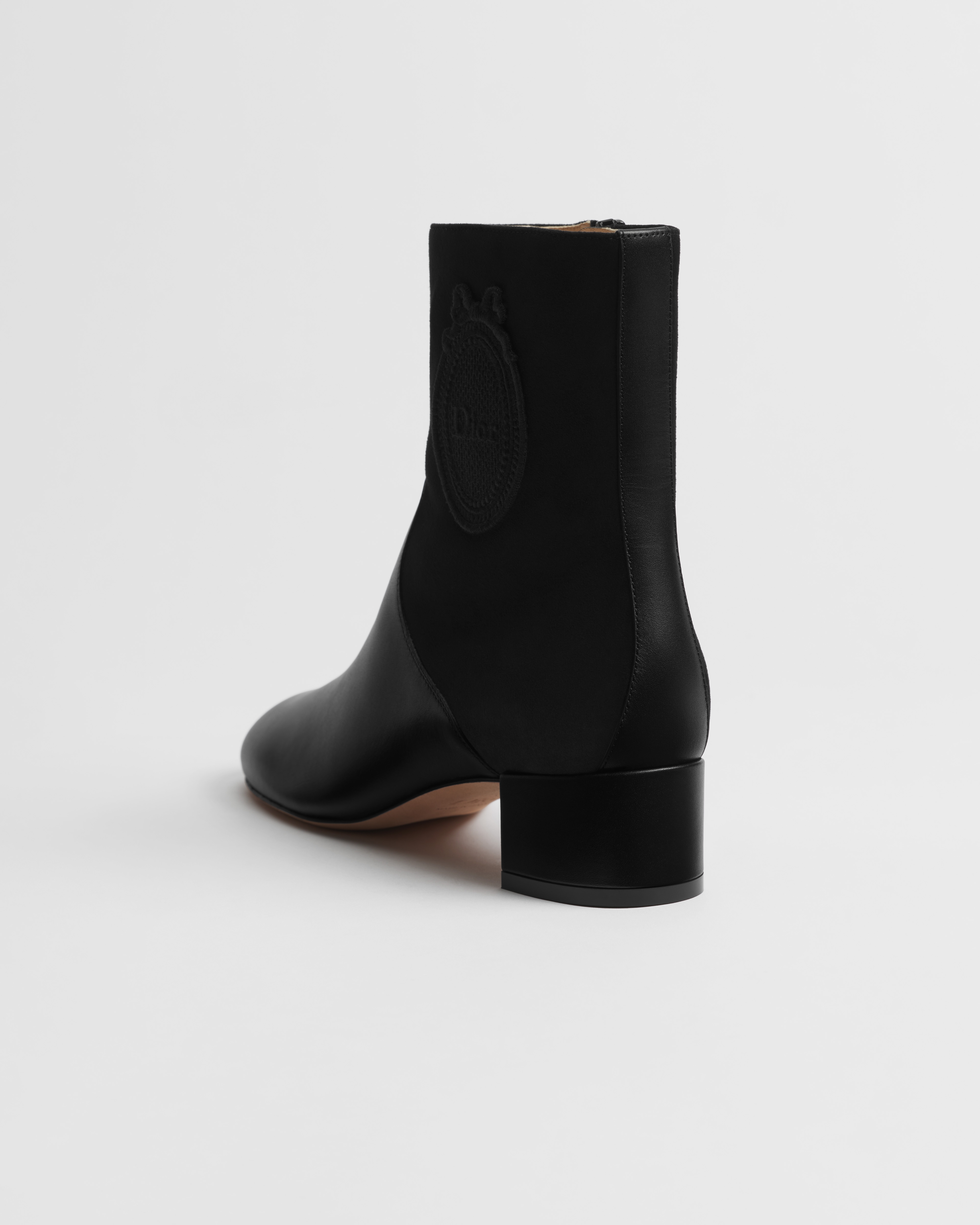 Dior Médaillon Heeled Ankle Boot Black Calfskin and Suede Goatskin E05