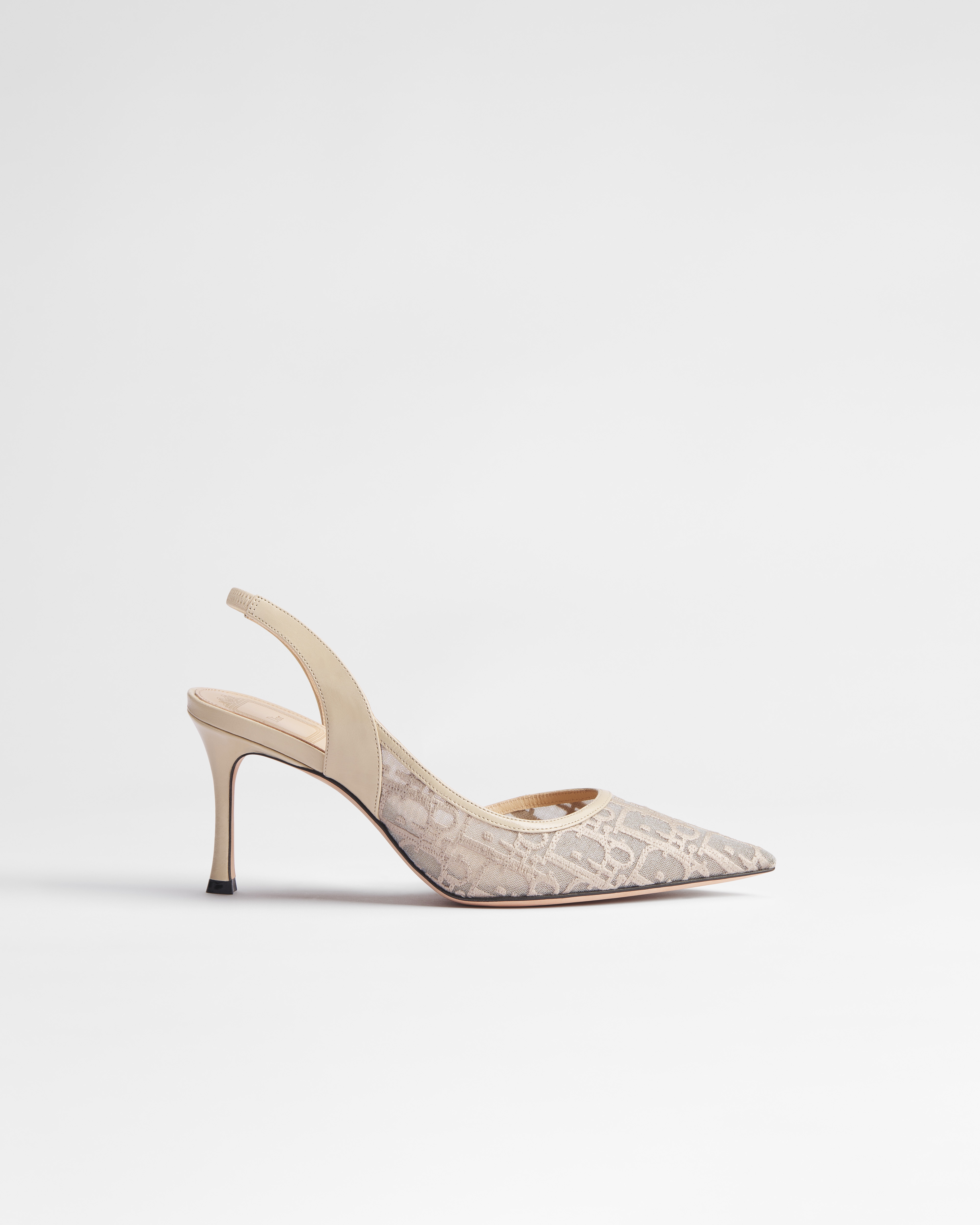 Zapato de salón slingback Adiorable Malla con bordado Dior Oblique en Trench E02