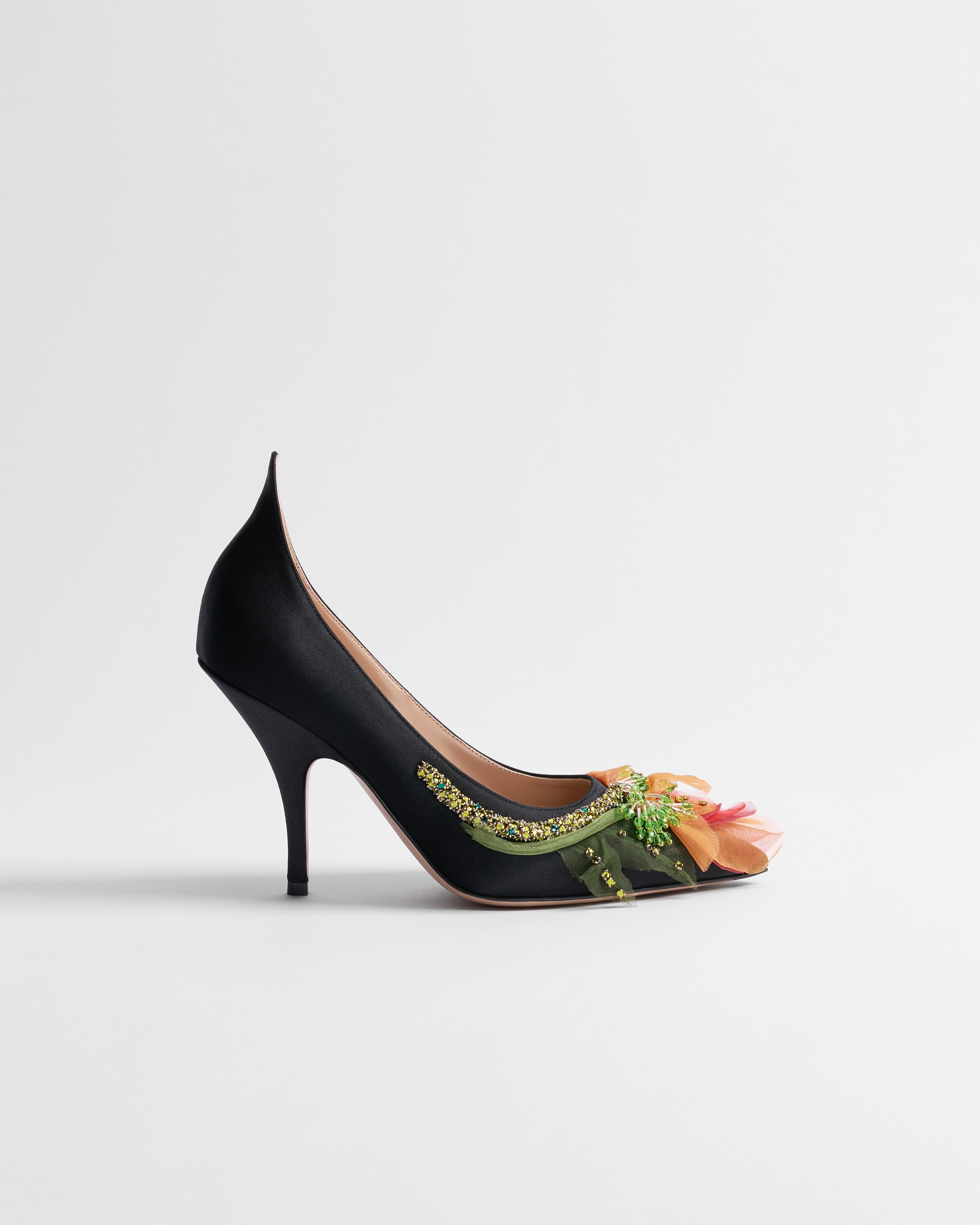 Dior Wing Pumps Satin in Schwarz mit Jardin de Dior Tulipes Stickerei in mehreren Farben E02