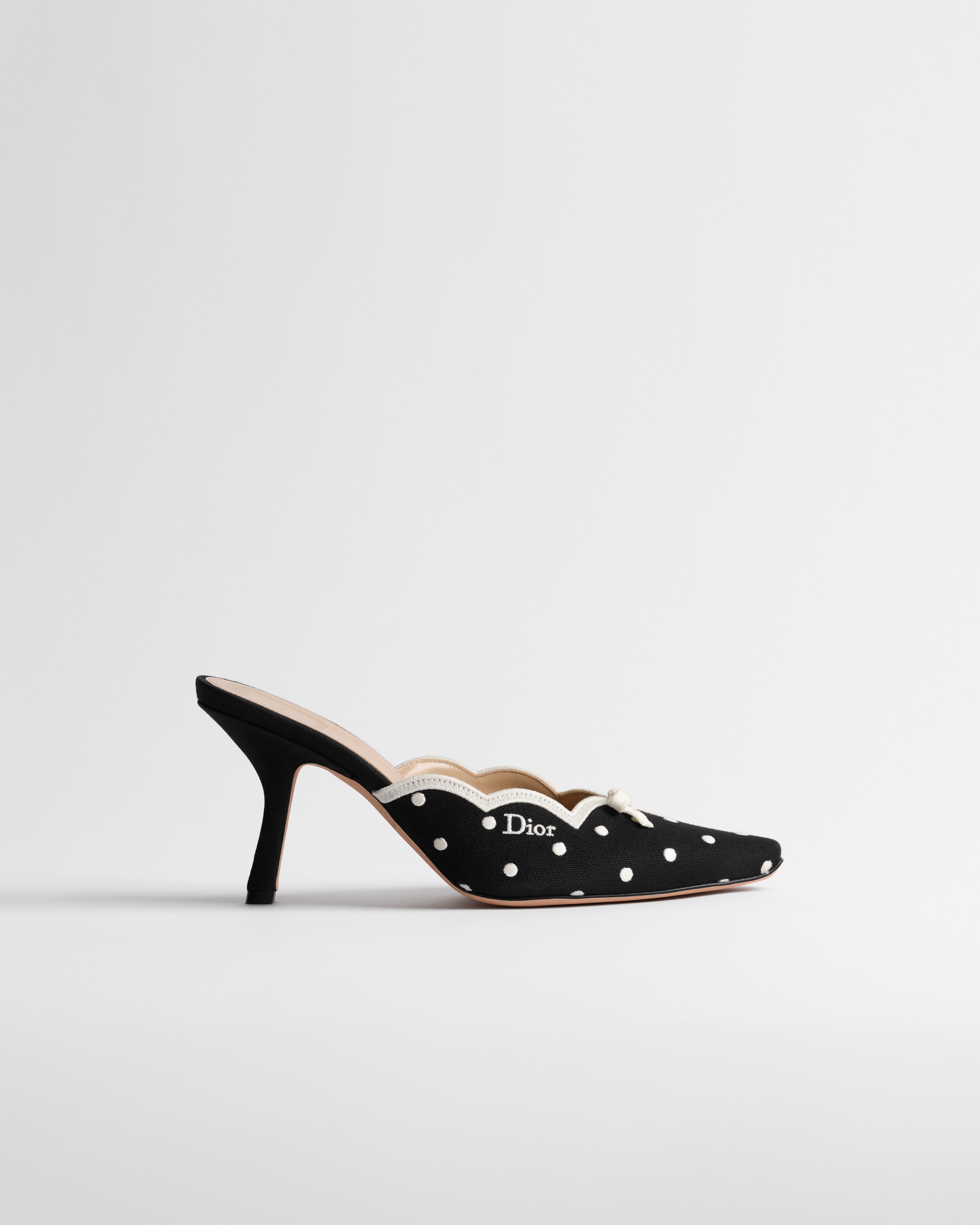 Mule à talon Dior Romance Coton noir brodé du motif PolkaDior blanc E02
