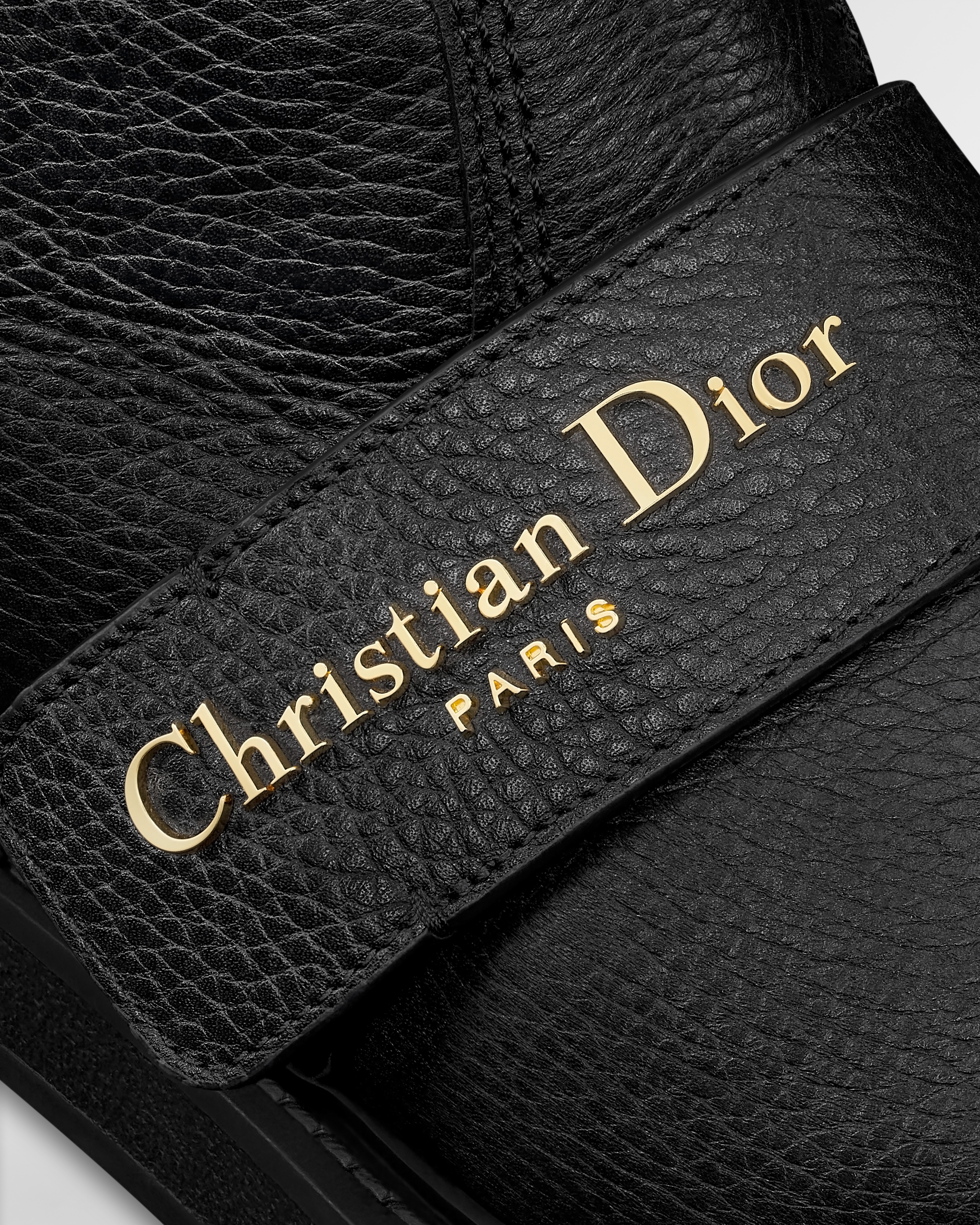 DiorAlps D-Quest Ankle Boot Black Grained Calfskin and White Lambskin Shearling E09