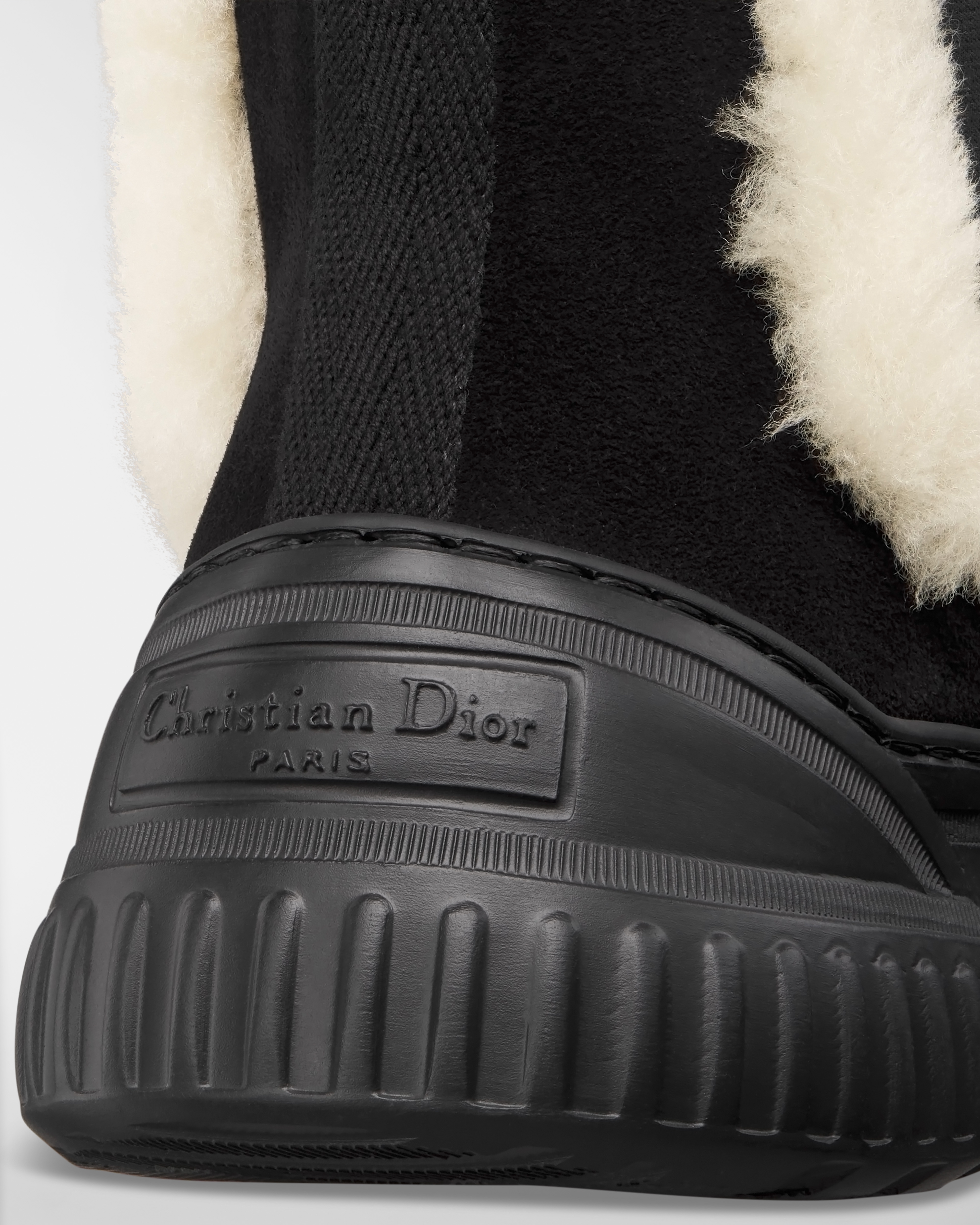 D-Racer 앵클 부츠 블랙 스웨이드 송아지 가죽 & 화이트 시어링 E09