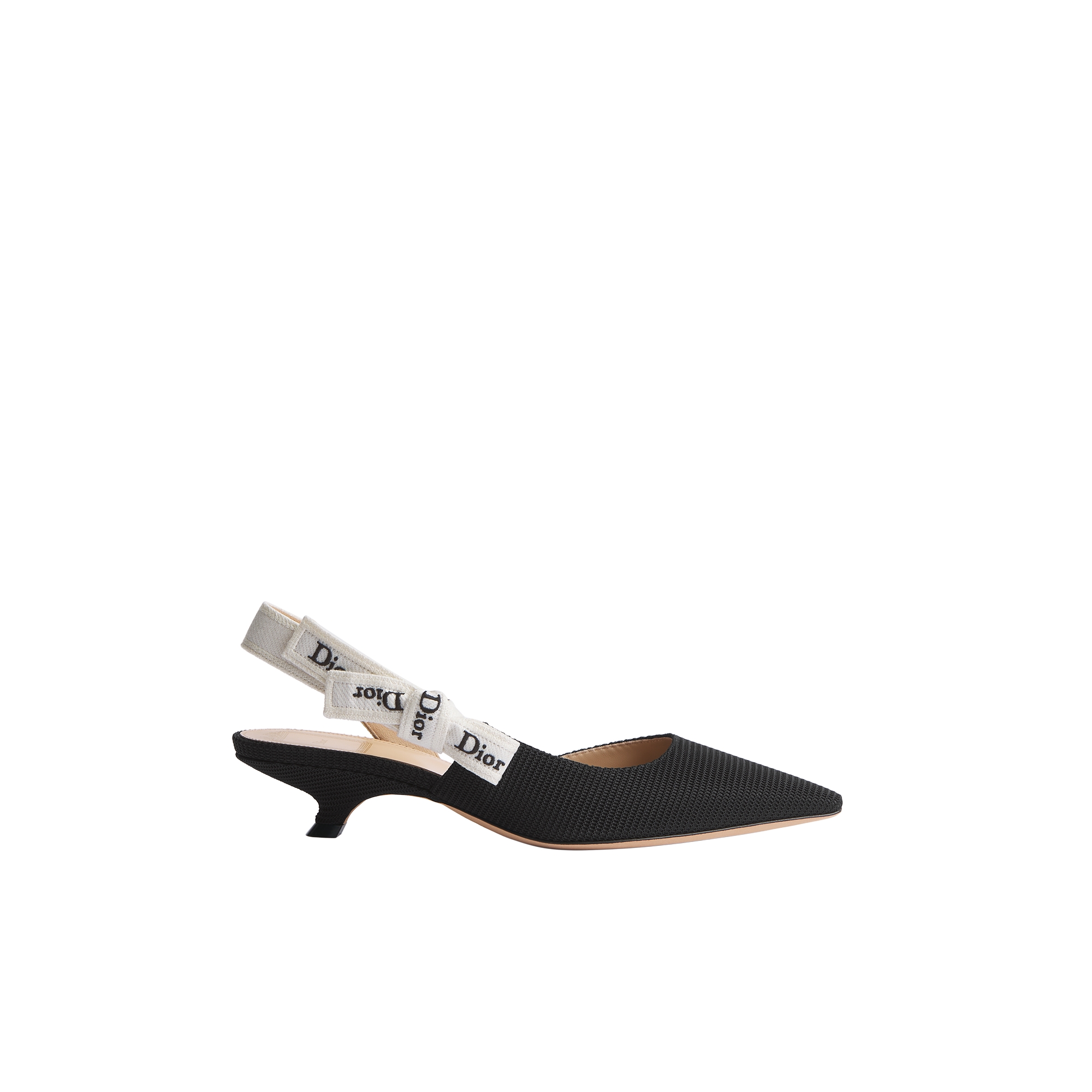  ผ้าเทคนิคัลปักลายสีดํา