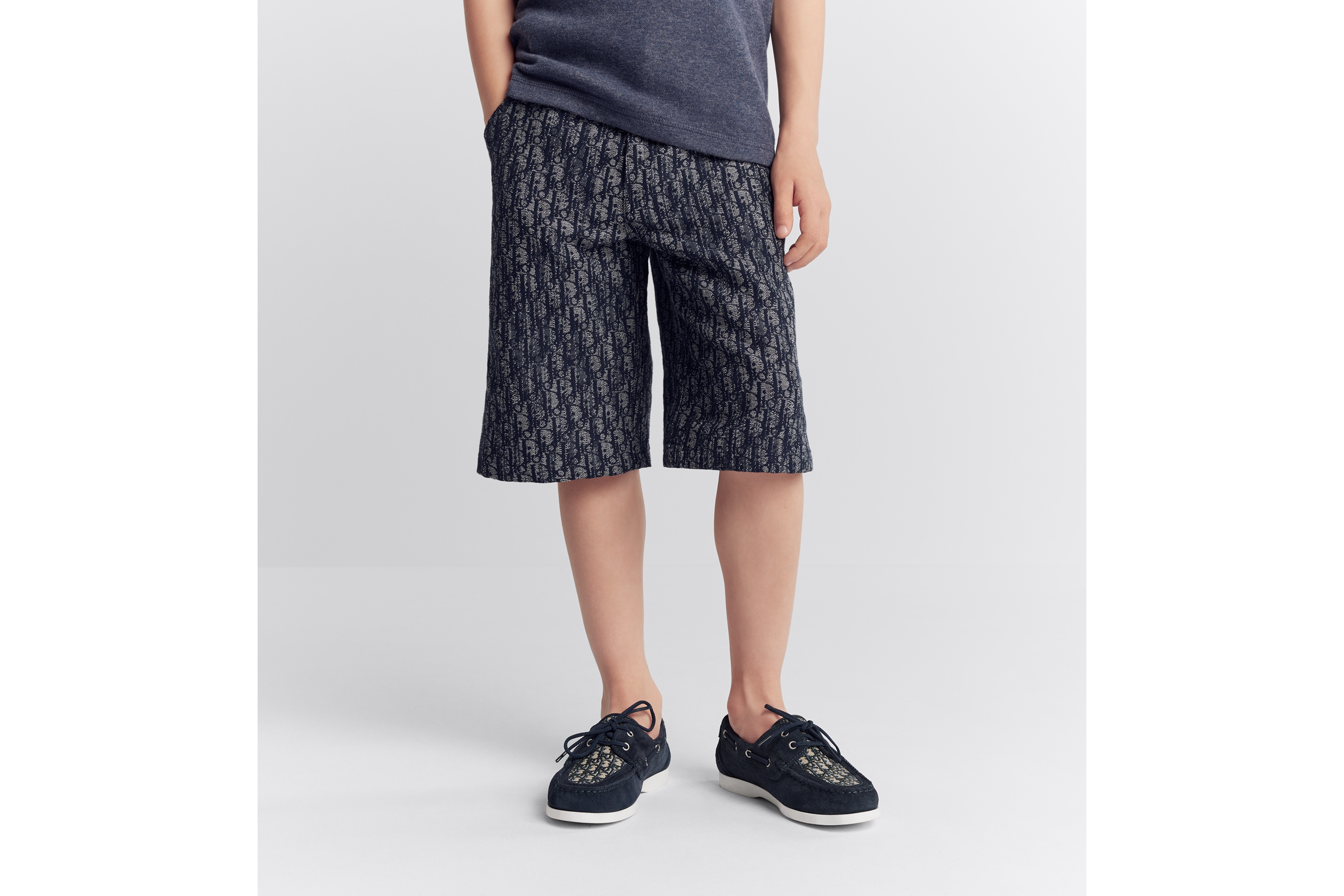 Look Bermuda enfant Gabardine de coton jacquard Dior Oblique bleu à effet usé E14