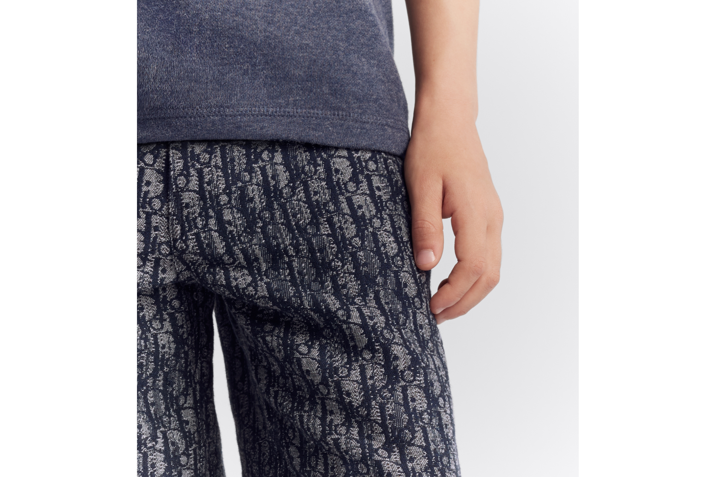 Look Bermuda enfant Gabardine de coton jacquard Dior Oblique bleu à effet usé E15