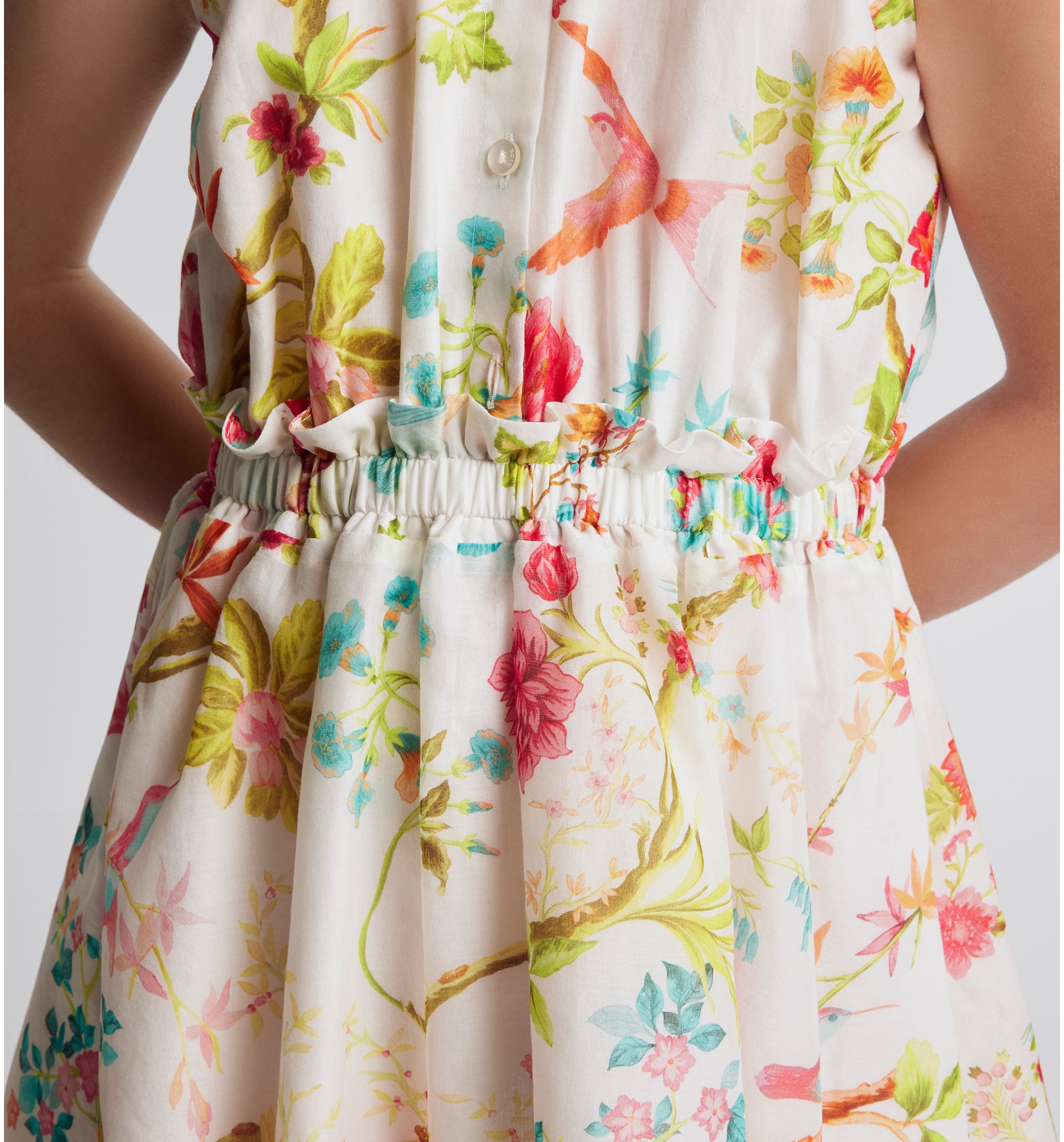 Robe ajustée légèrement évasée à fines bretelles à motif tropical