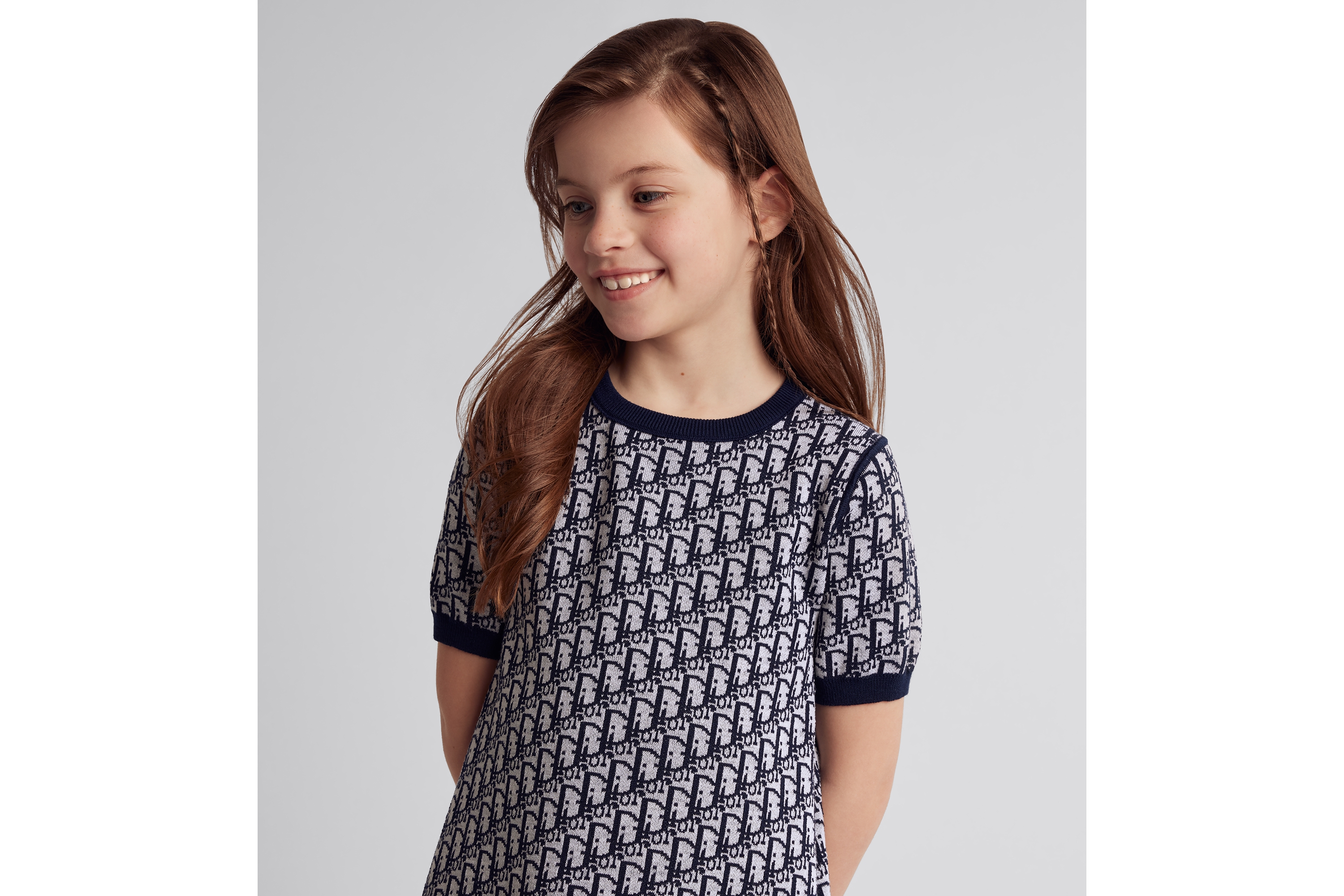 look_image_alt_prefix Vestido evasé reversible Dior Kids Punto de lana azul marino con Dior Oblique en jacquard marfil y azul E11