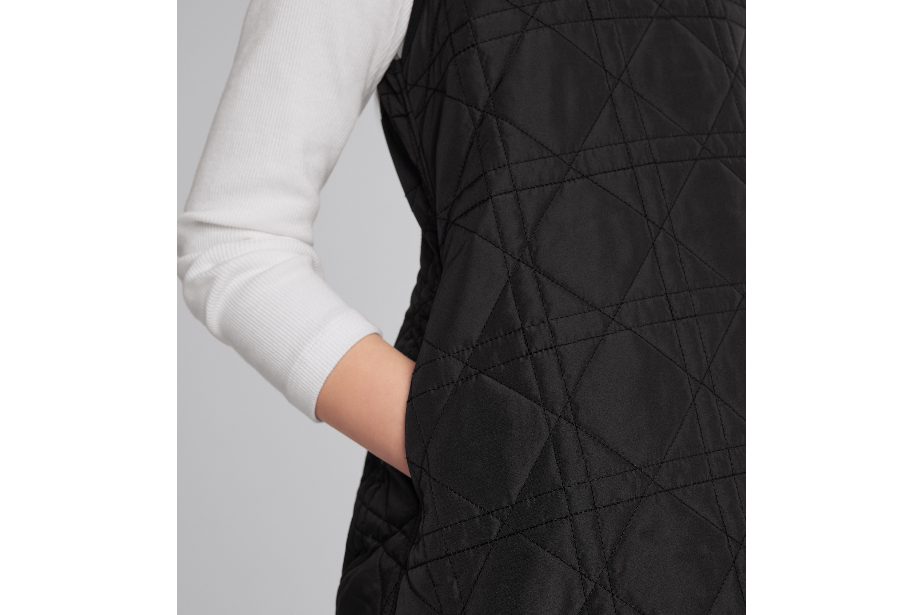 look_image_alt_prefix Jurk in A-lijn voor kinderen Zwarte technische stof met Macrocannage-motief E09