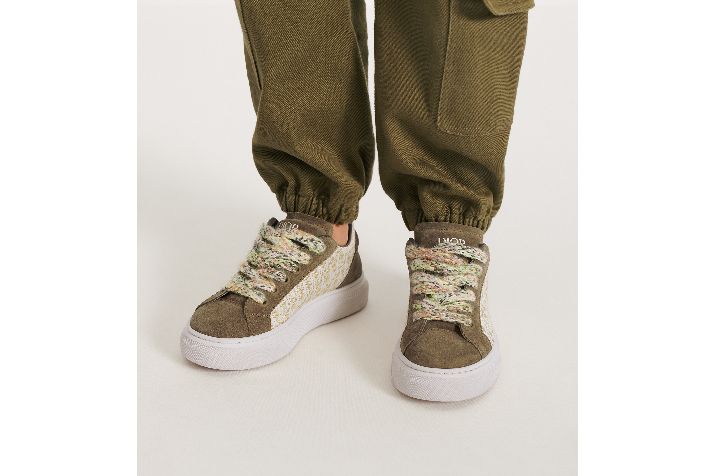 Look Kids' B33 Spin Low-Top Sneaker Beige and White Dior Oblique Jacquard with Khaki Suede E23