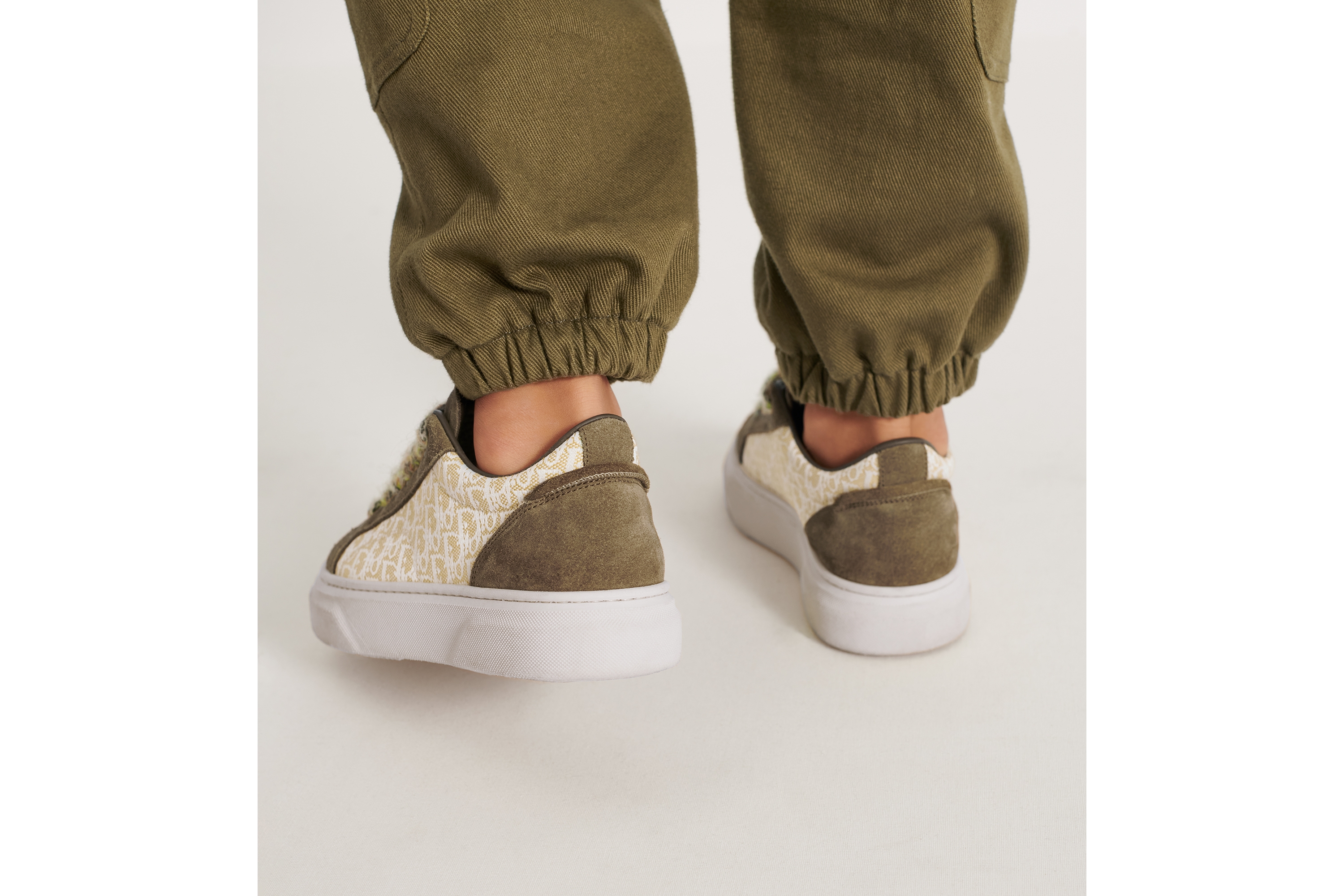 Look Kids' B33 Spin Low-Top Sneaker Beige and White Dior Oblique Jacquard with Khaki Suede E24