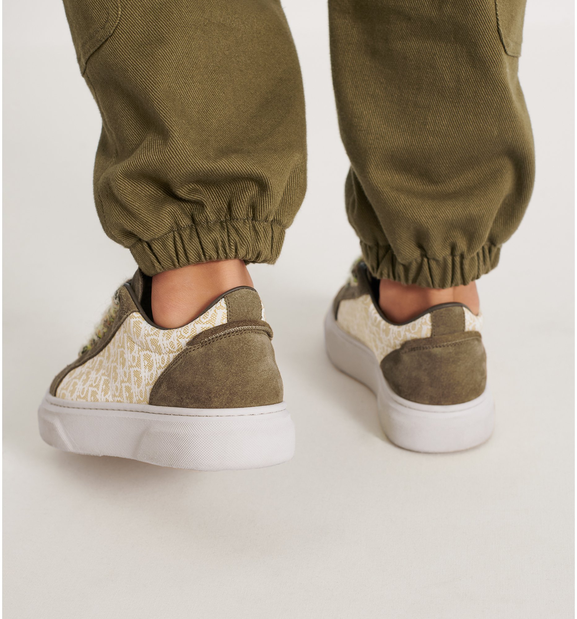 aria_look Kids' B33 Low-Top Sneaker