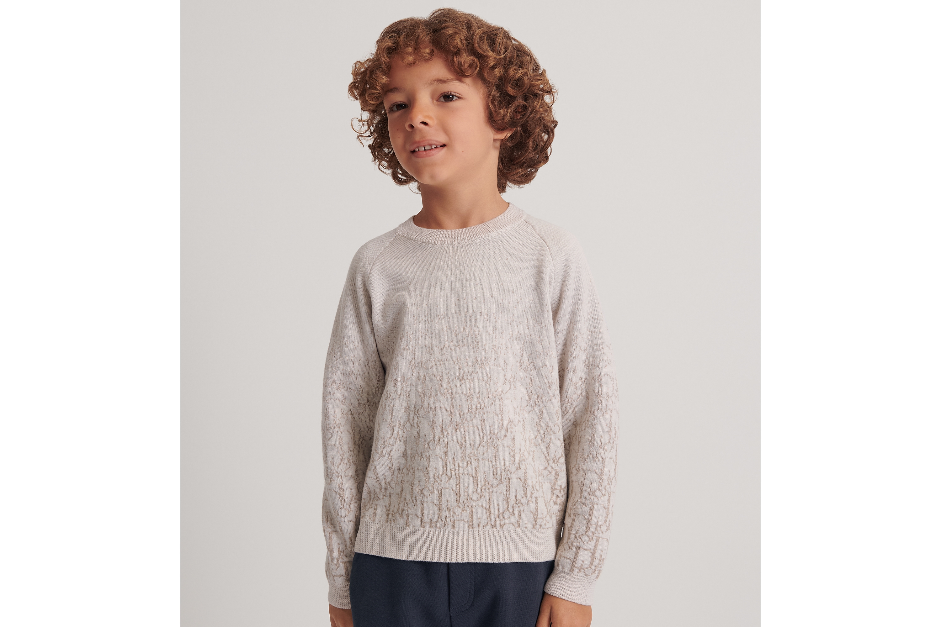 Look Pull enfant Maille de laine beige jacquard Dior Oblique gris dégradé E07