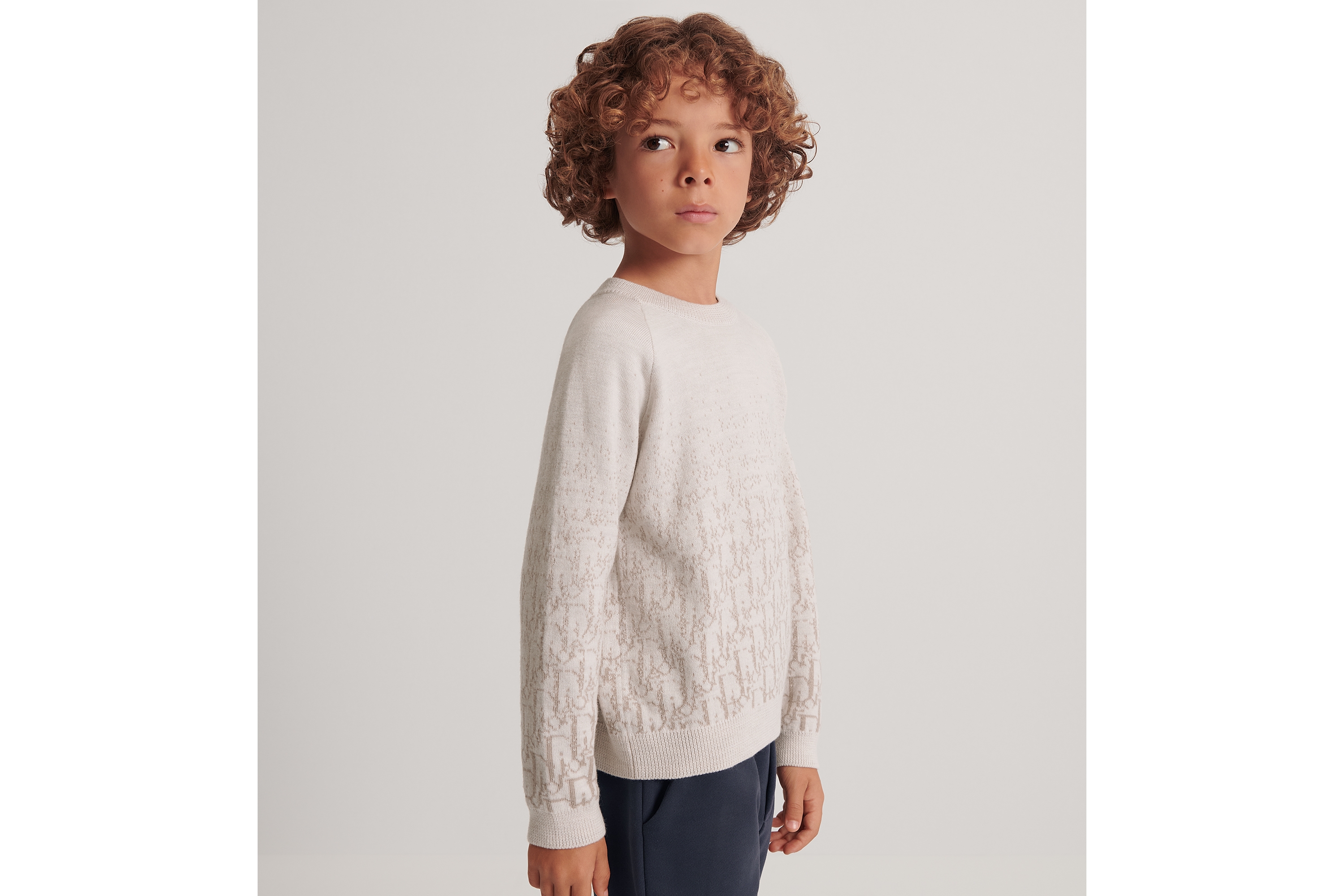 Look Pull enfant Maille de laine beige jacquard Dior Oblique gris dégradé E09