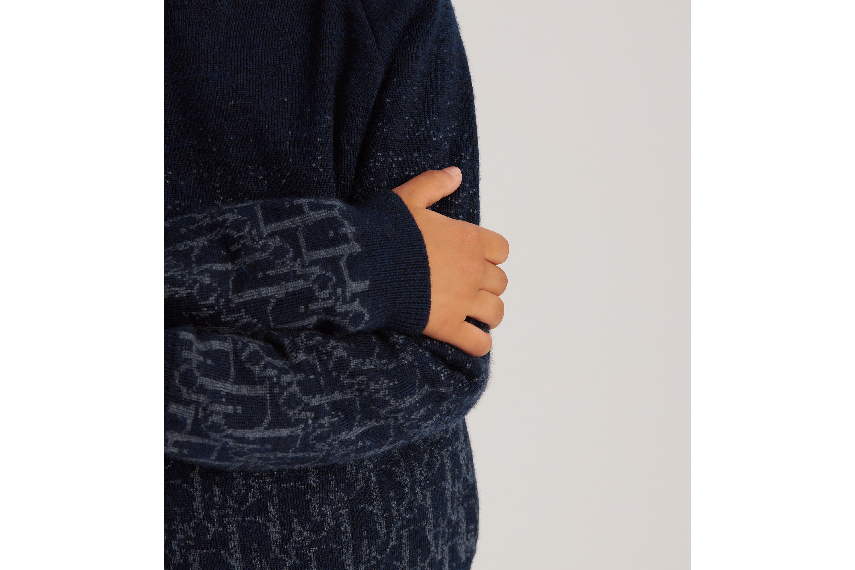 look_image_alt_prefix Pullover für Kinder Wollstrick in Marineblau mit Dior Oblique Jacquard in Blau mit Farbverlauf E10