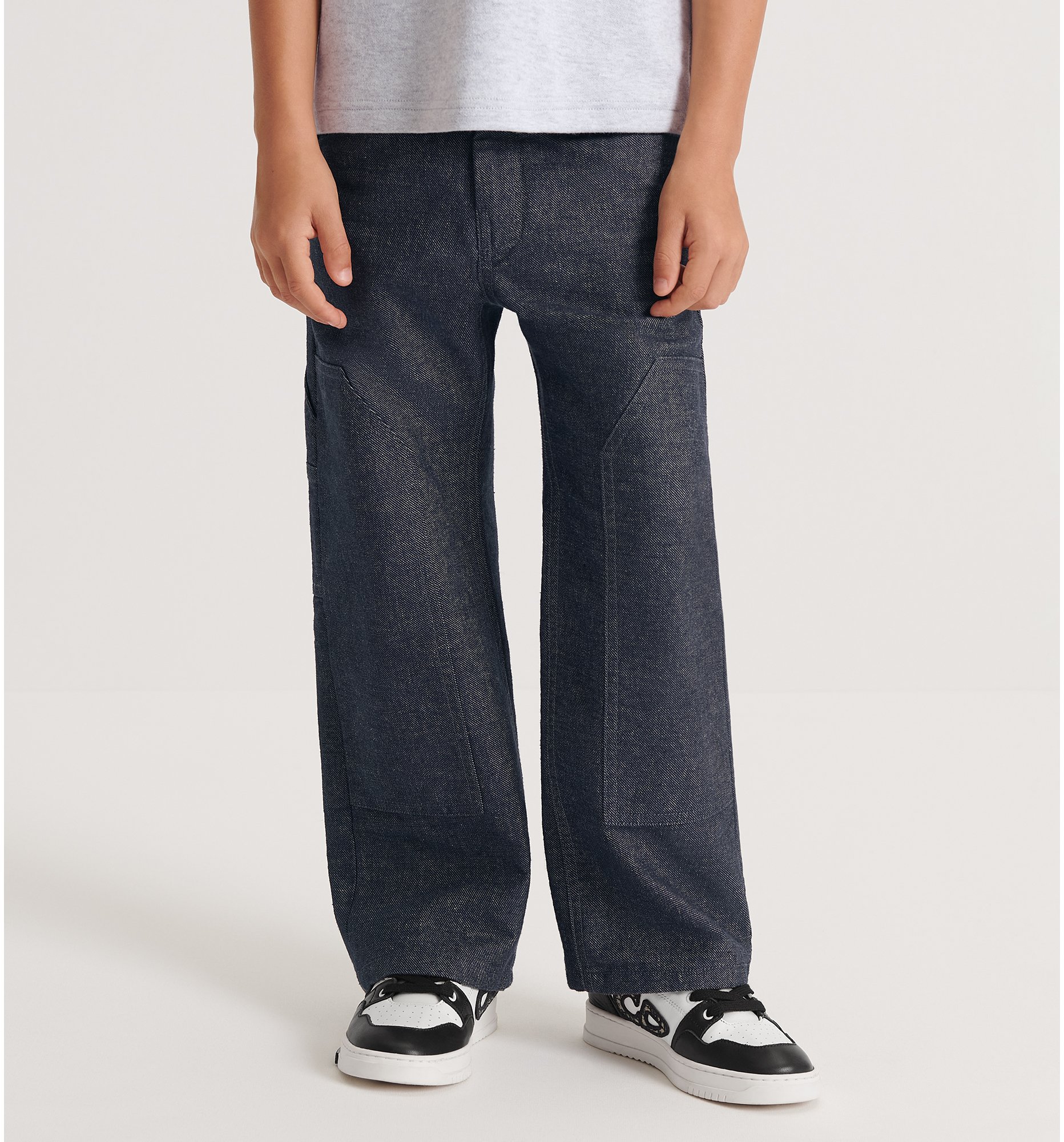 aria_look Kids' Loose Pants Worn view
