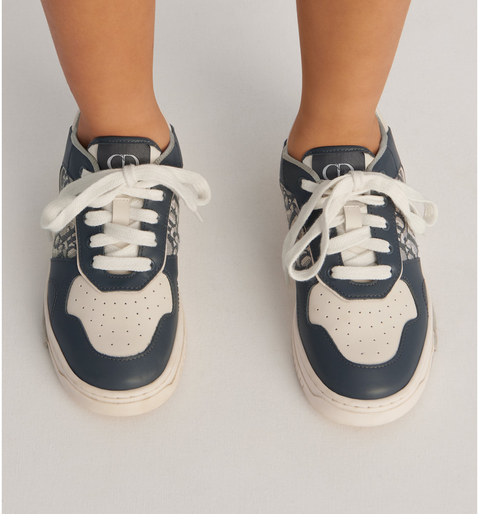 aria_look Kids' B27 Low-Top Sneaker Detailed view