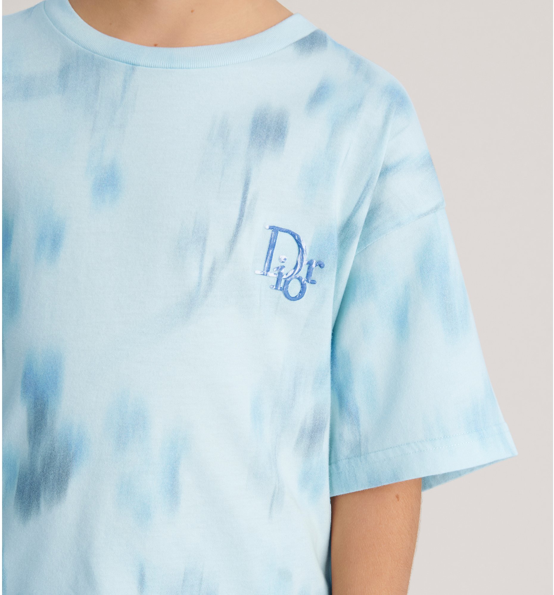 aria_look Kids' T-Shirt Three quarter closed view